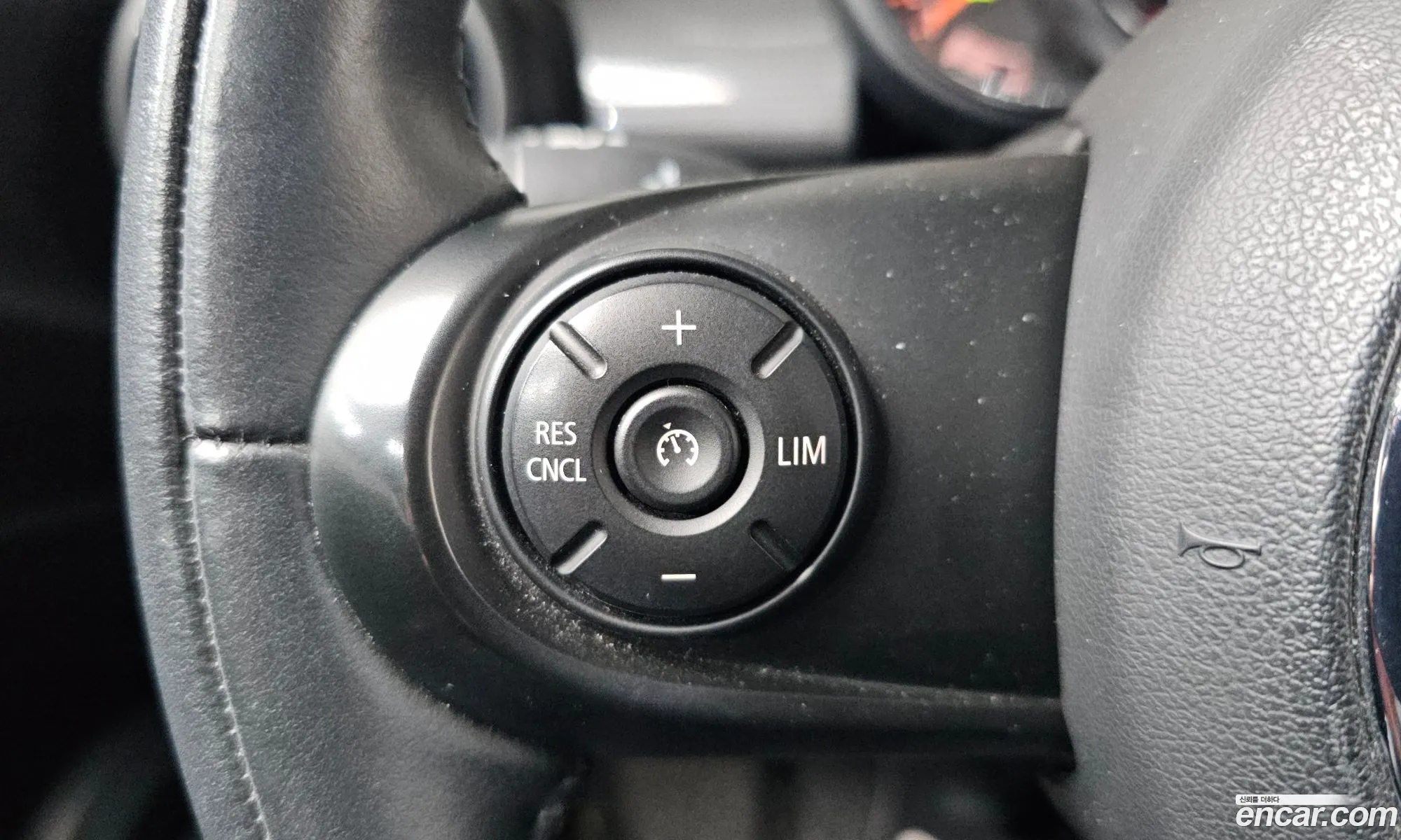 Mini Cooper 2021 WMWXV7104M2N70257 — 9