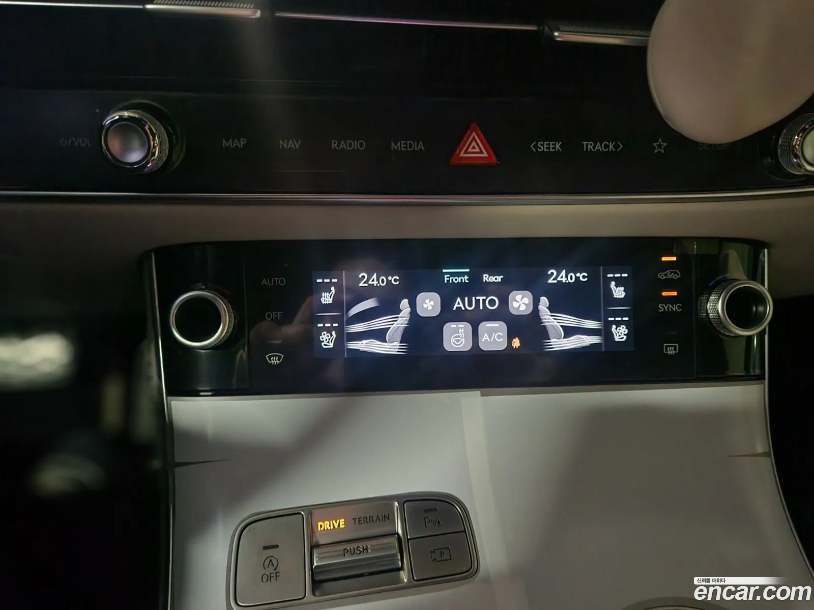 Genesis GV70 2025 — 18