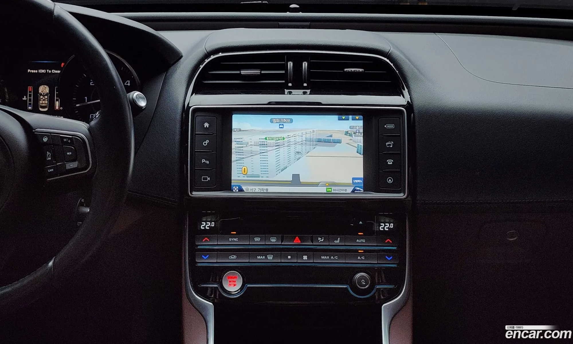Jaguar XE 2015 — 14