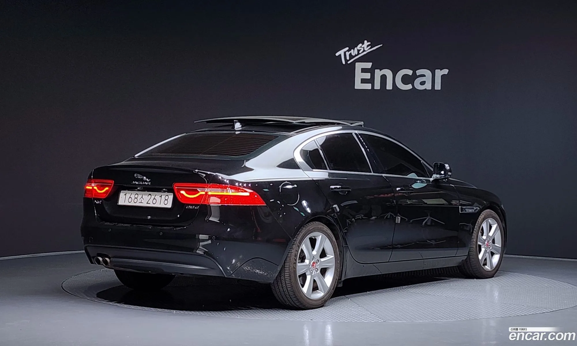 Jaguar XE 2015 — 15