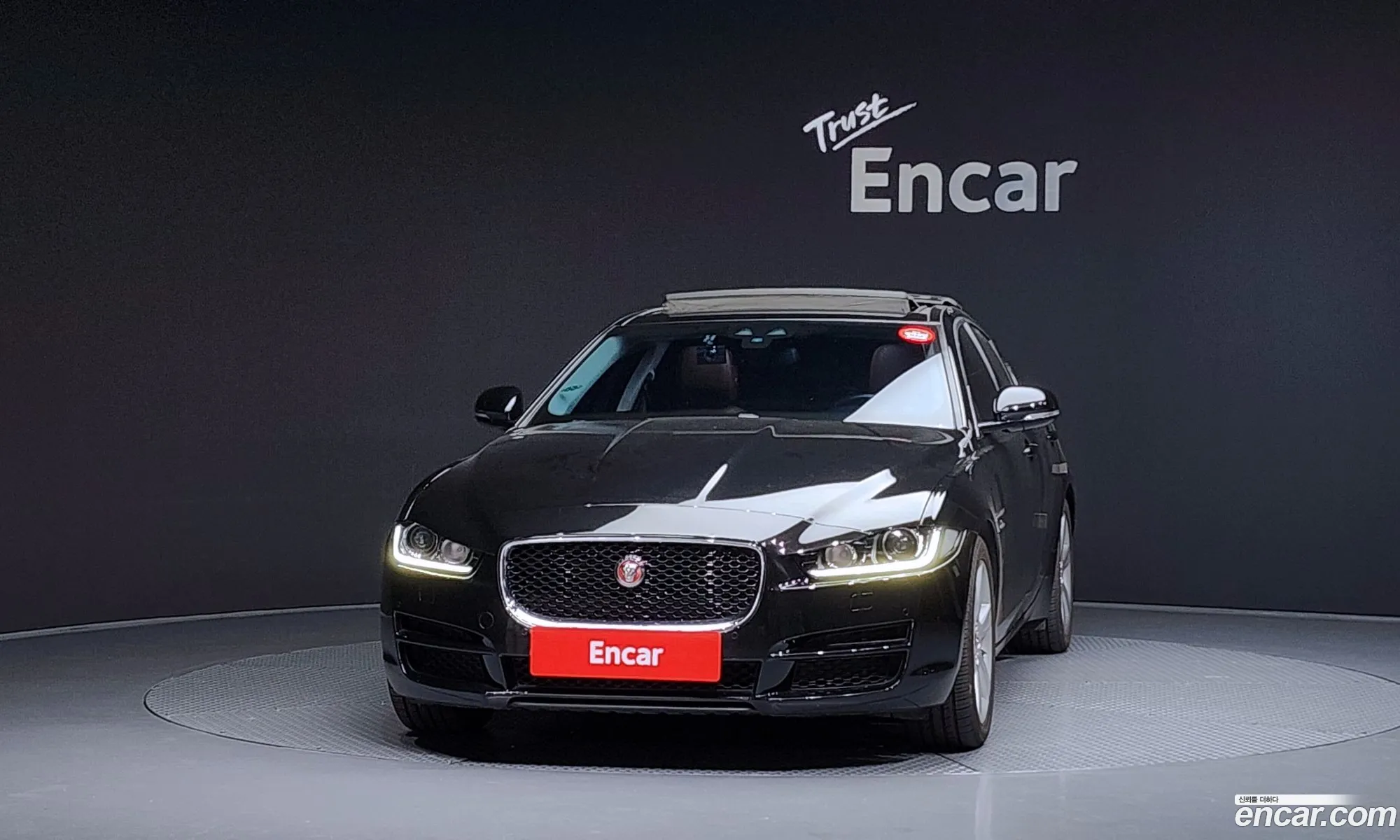 Jaguar XE 2015 — 12