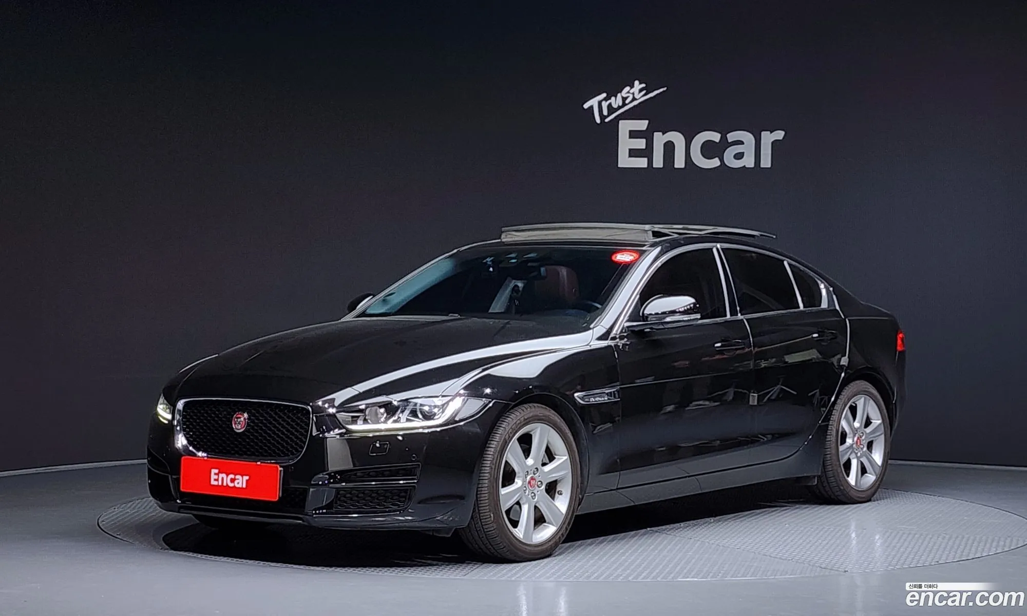 Jaguar XE 2015 — 16