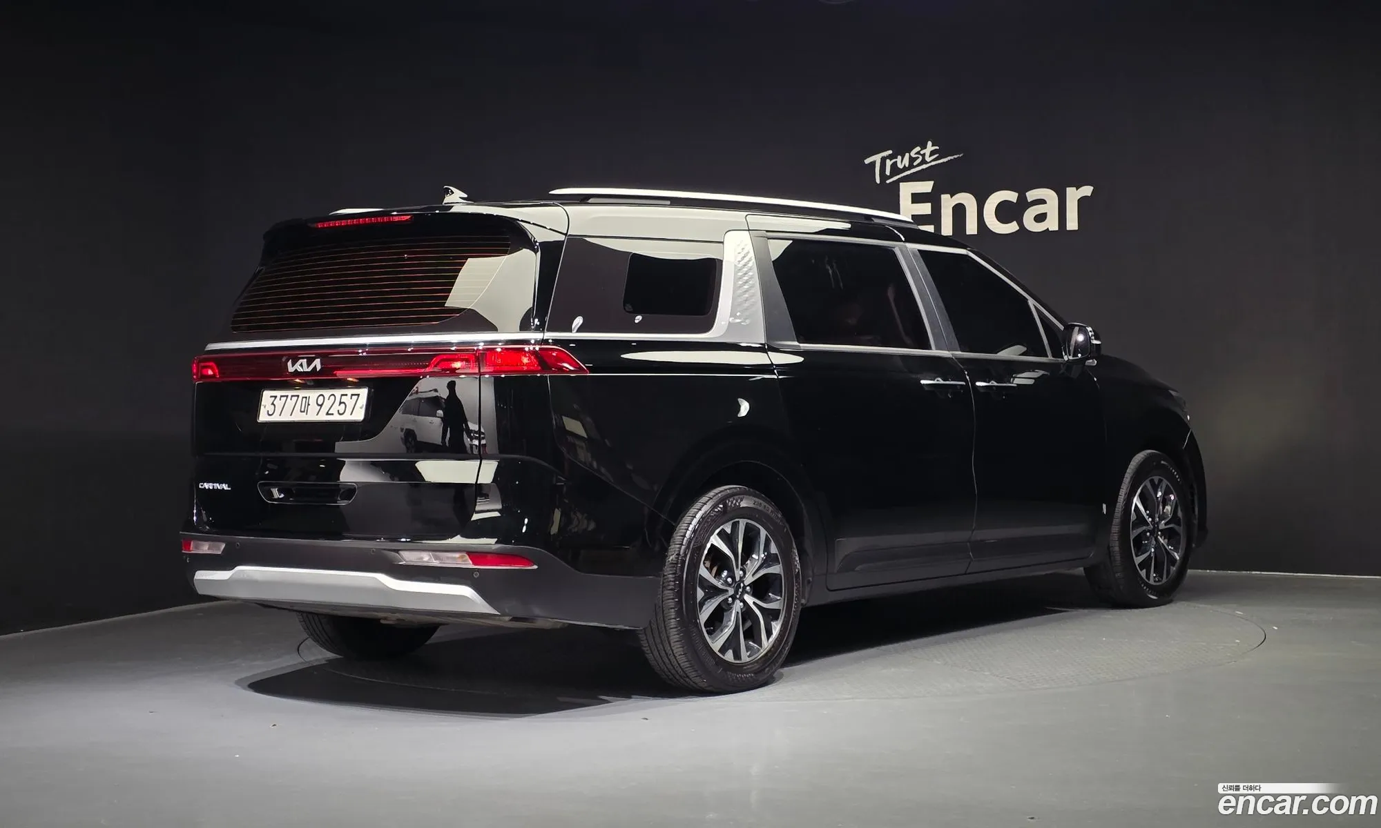 Kia Carnival 2021 — 3