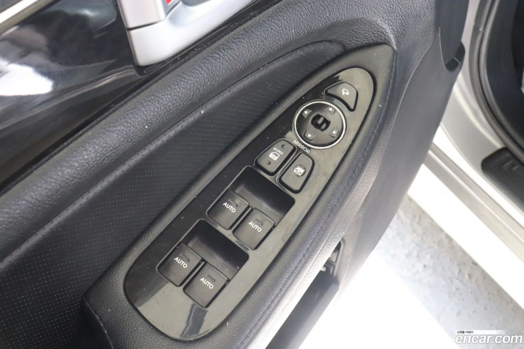 Hyundai Genesis 2012 — 16