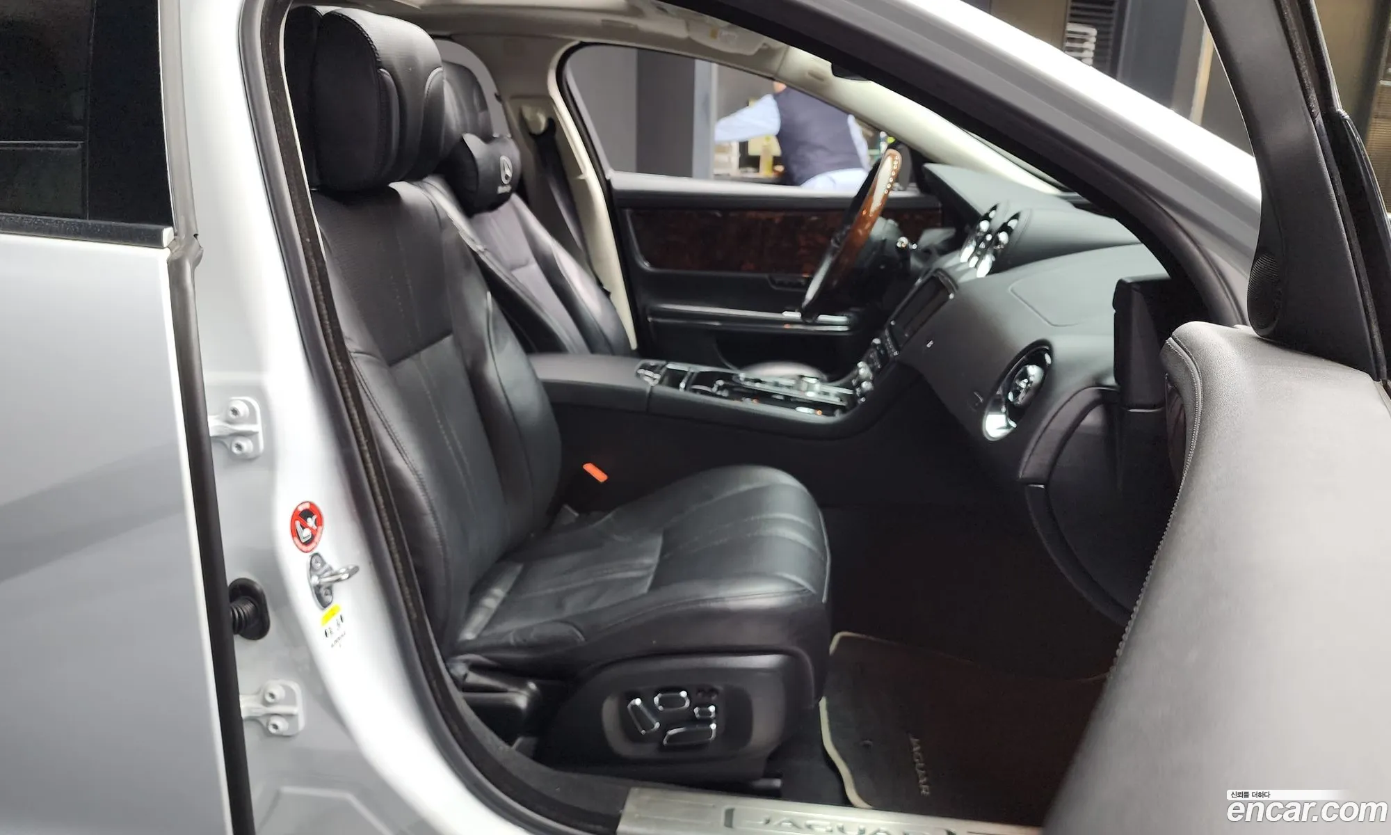 Jaguar XJ 2015 SAJAA222XFNV83900 — 17