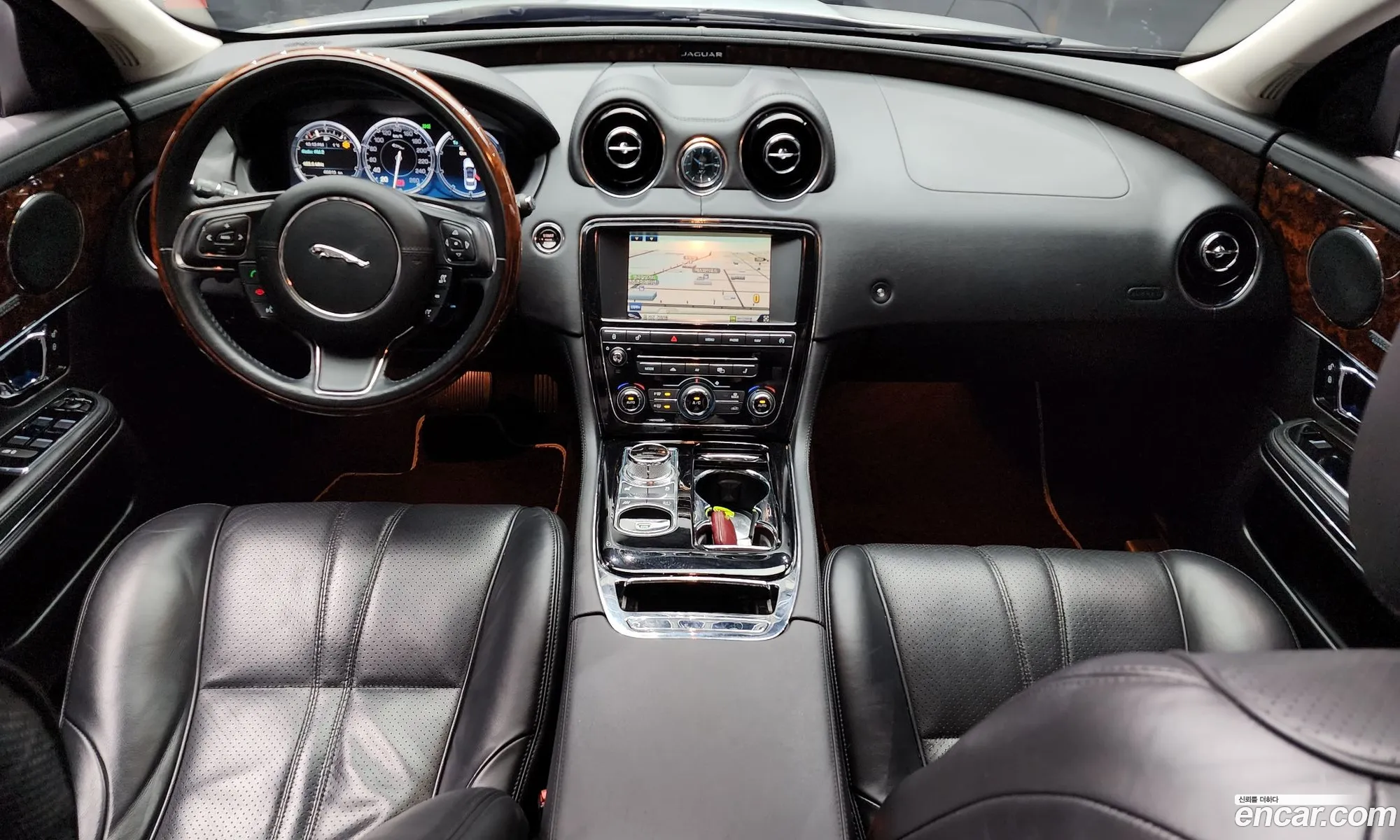 Jaguar XJ 2015 SAJAA222XFNV83900 — 19