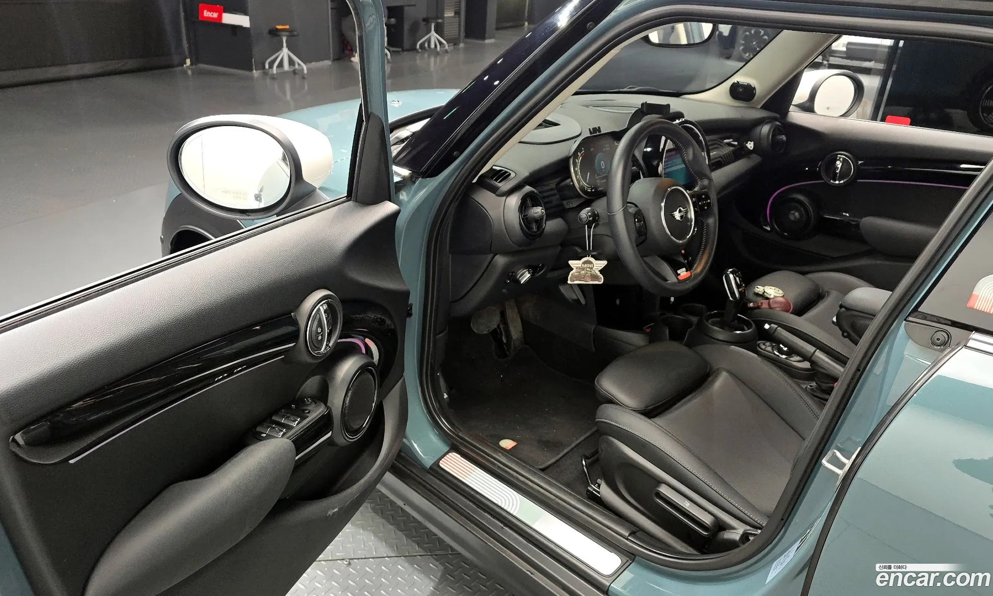 Mini Cooper S 2023 WMW61DK02P2T36983 — 17