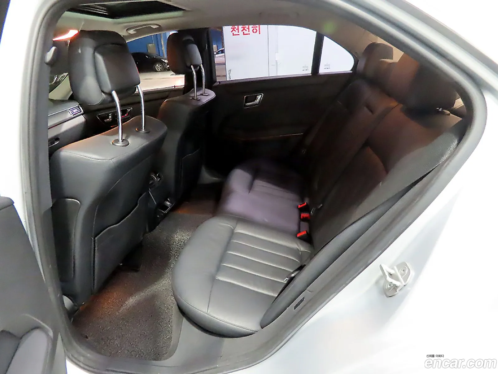 Mercedes-Benz E-Class W212 2010 — 18