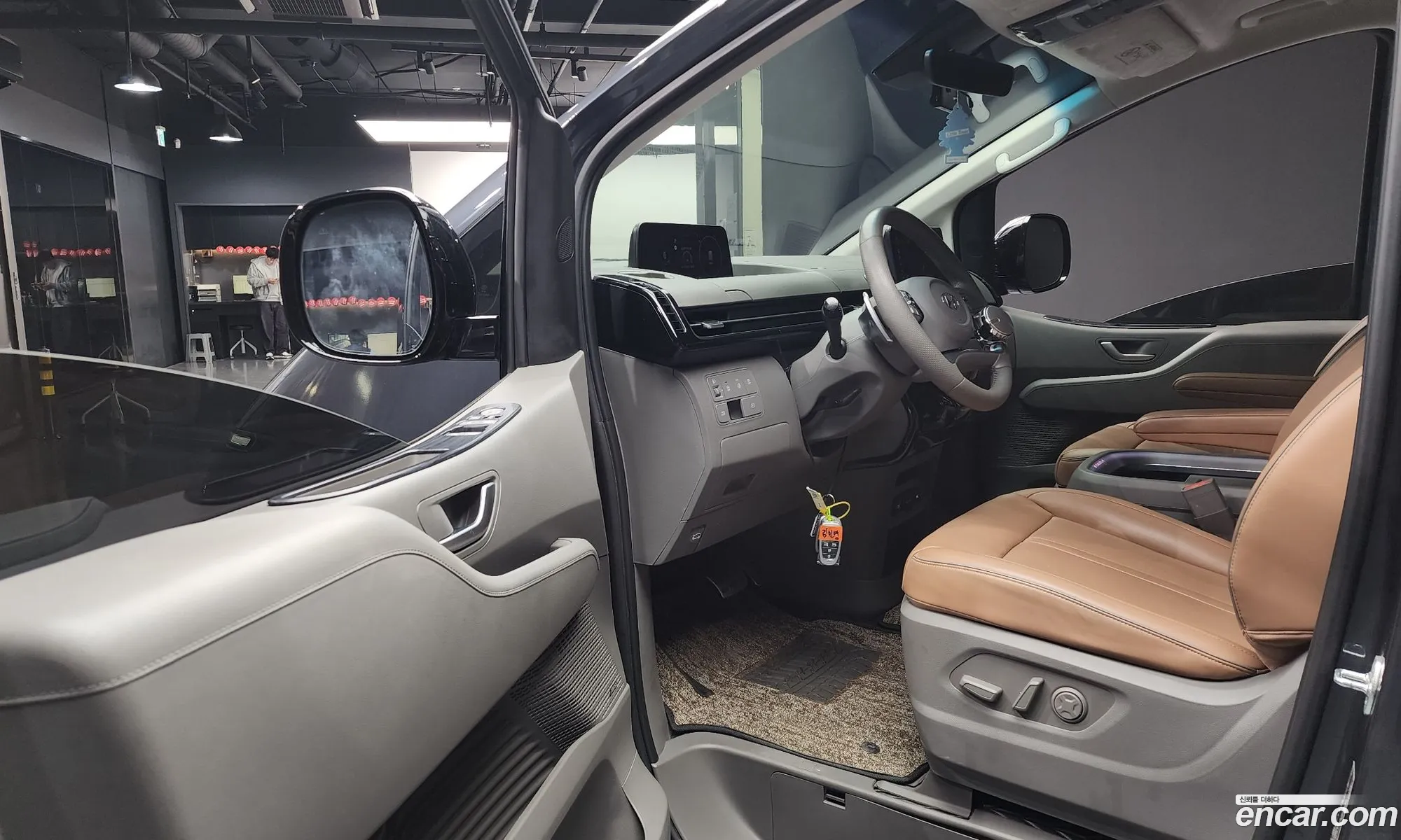 Hyundai Staria 2023 — 5