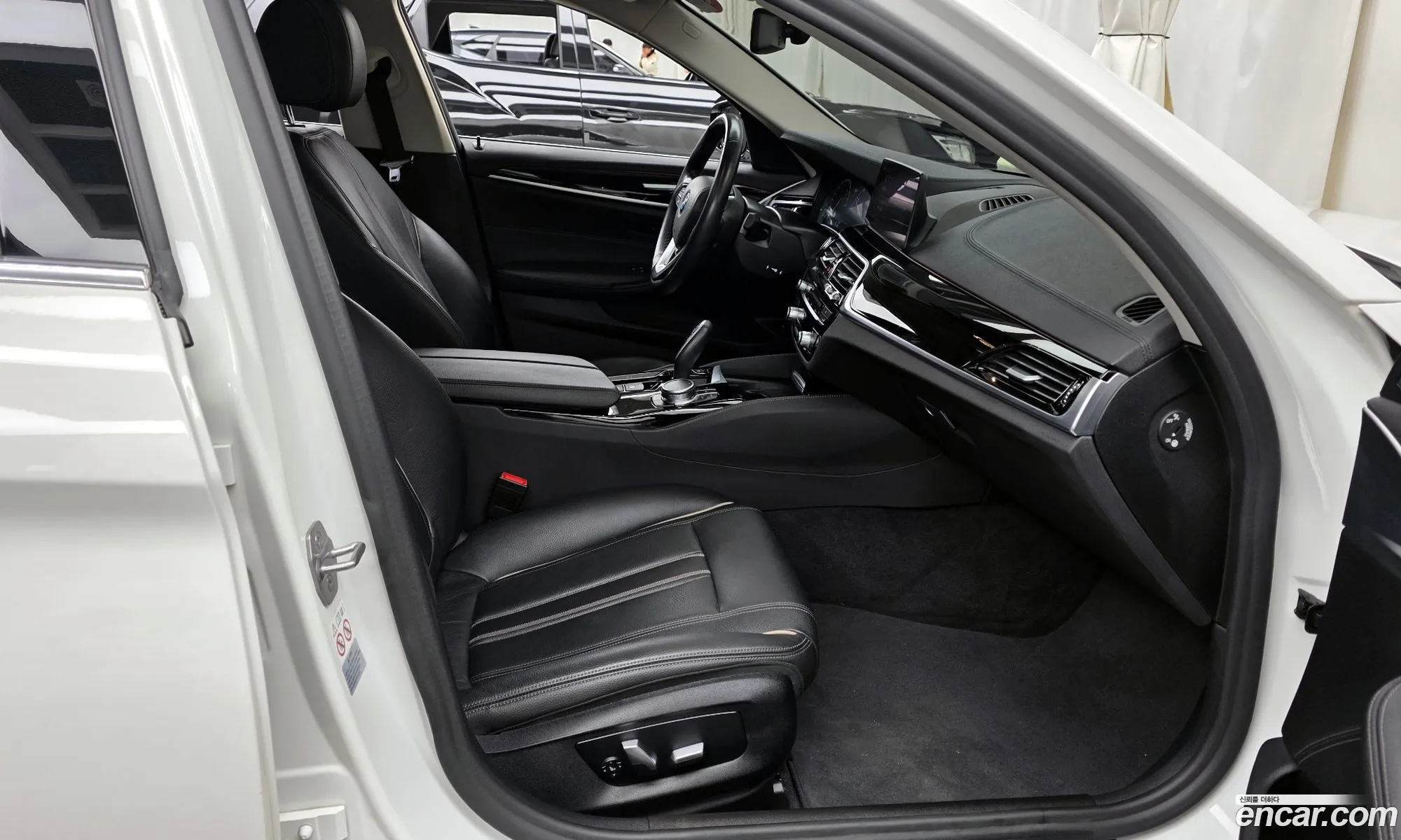 BMW 5 Series 2019 WBAJK7109KGL29132 — 13