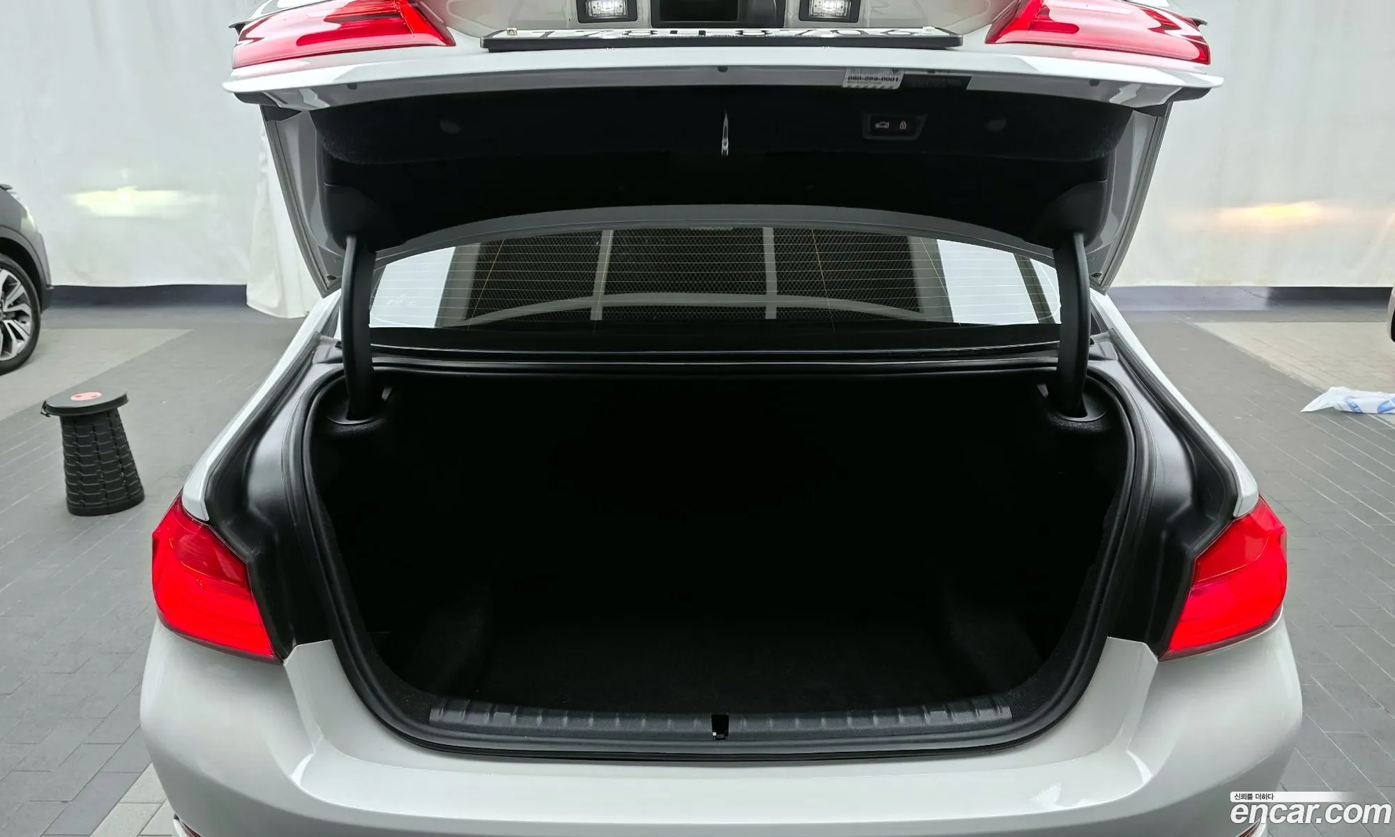 BMW 5 Series 2019 WBAJK7109KGL29132 — 4