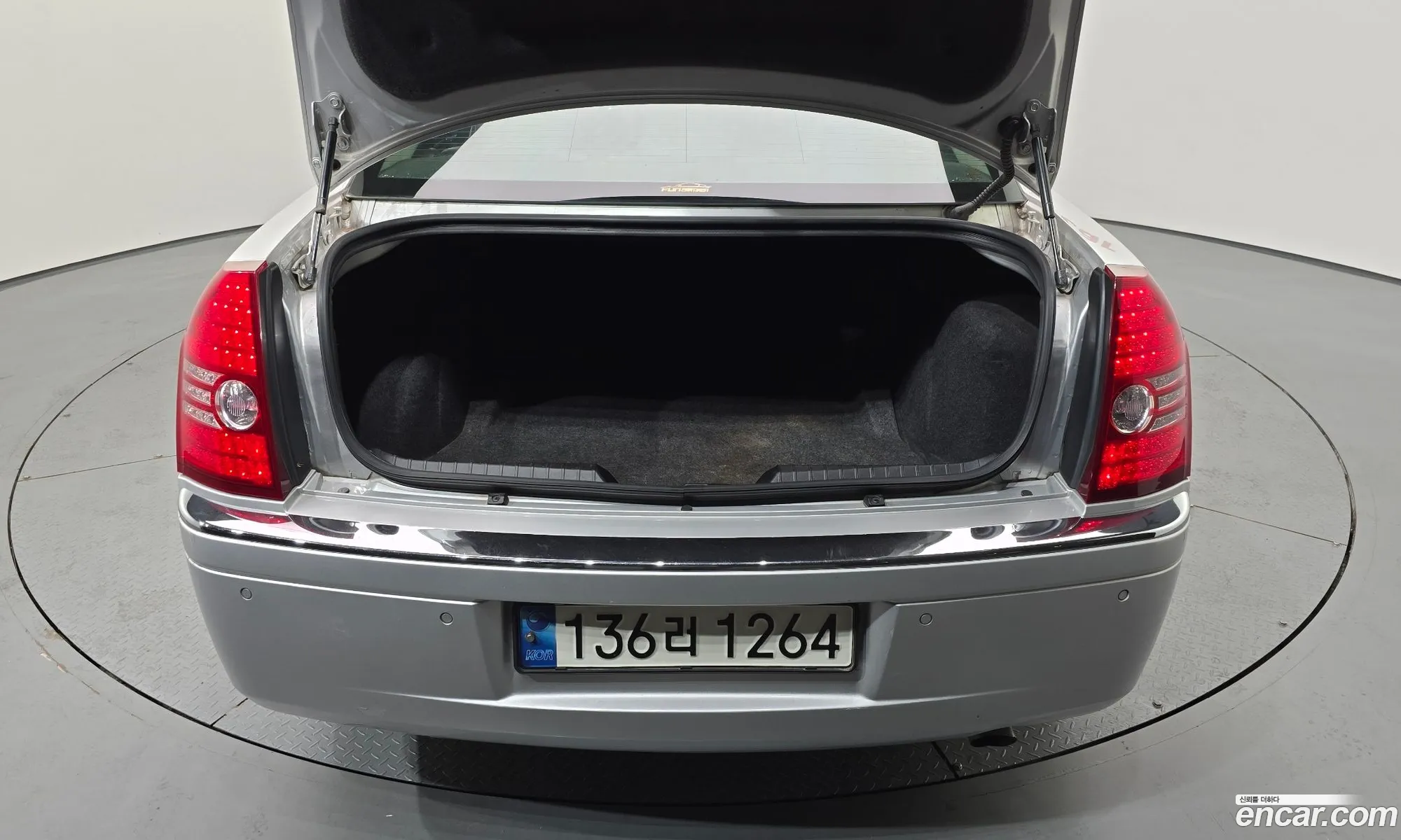 Chrysler 300C 2010 1C3C86CV2AY104755 — 9