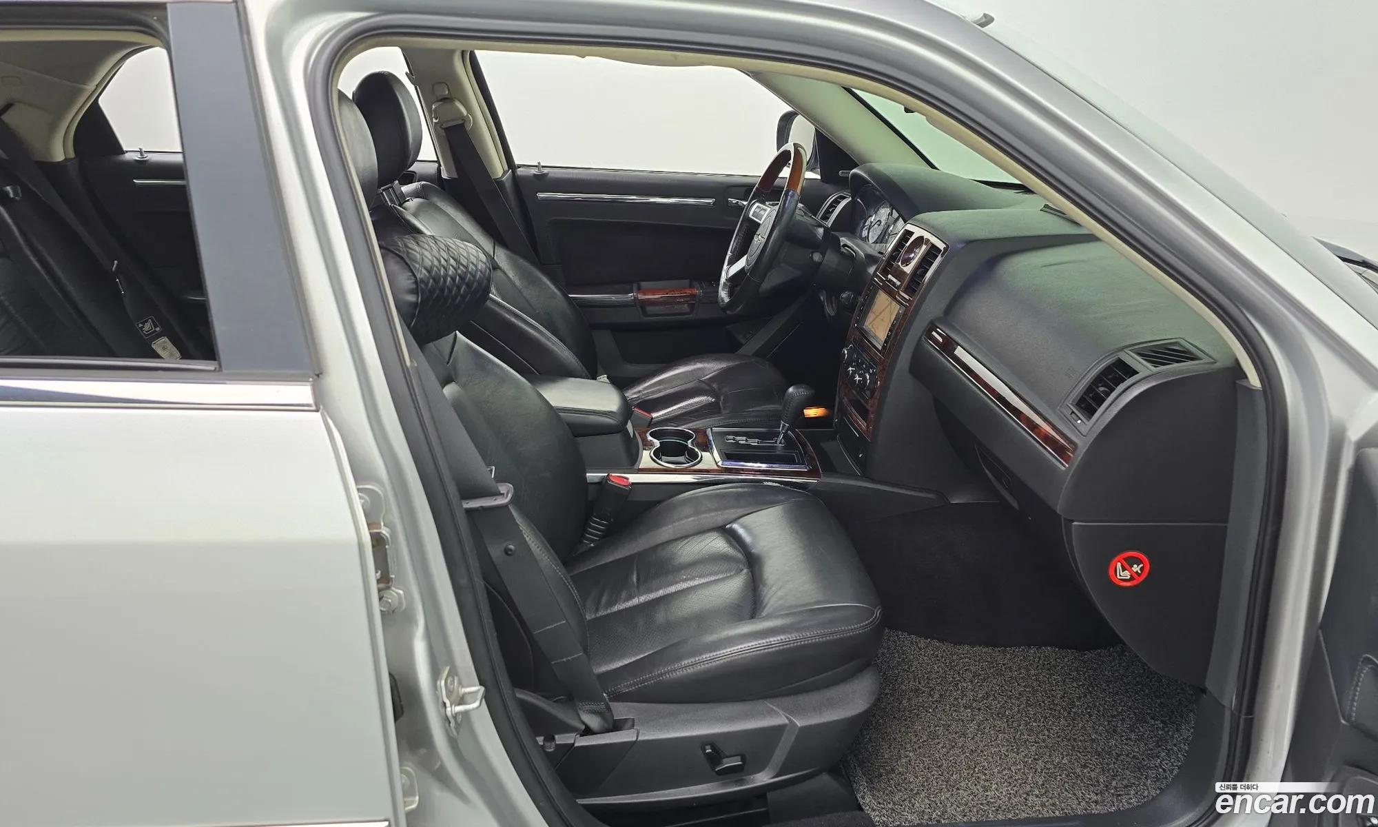Chrysler 300C 2010 1C3C86CV2AY104755 — 3