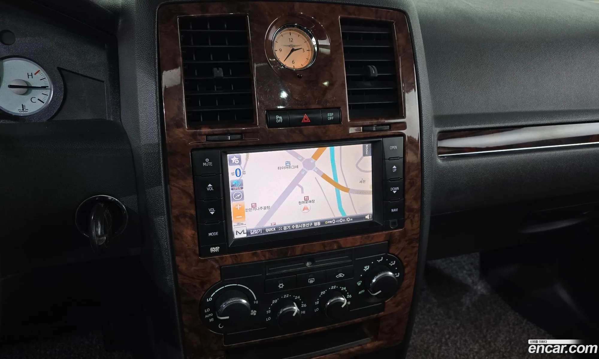 Chrysler 300C 2010 1C3C86CV2AY104755 — 17