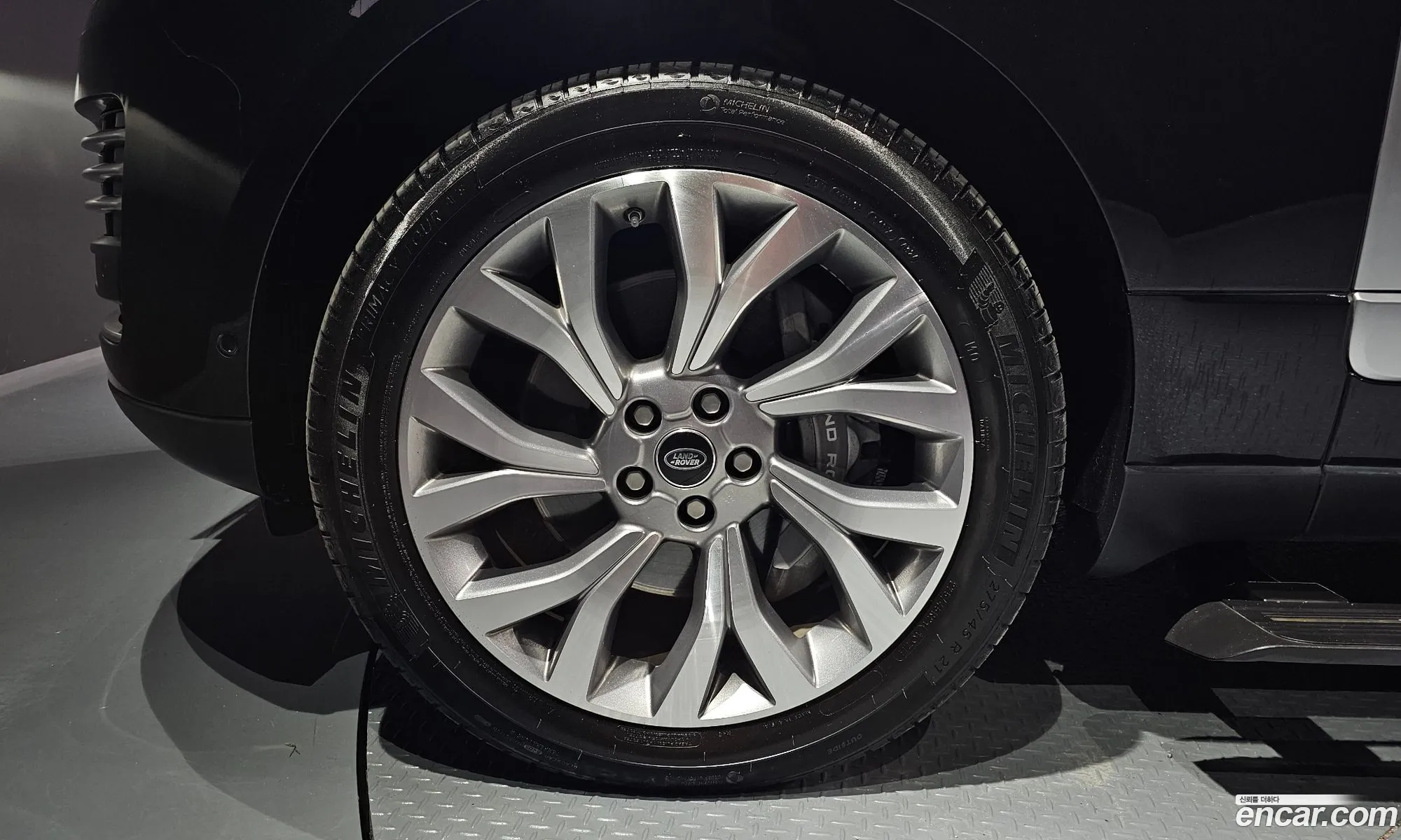 Land Rover Range Rover 2019 SALGA3BJ2KA564631 — 19