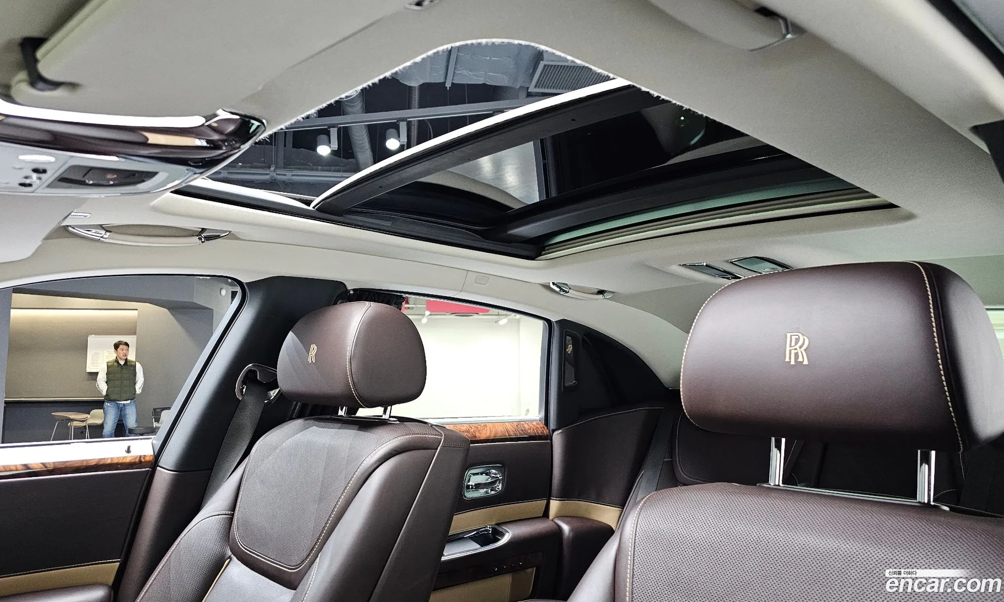Rolls-Royce Ghost 2018 SCA664L02JUX70326 — 16