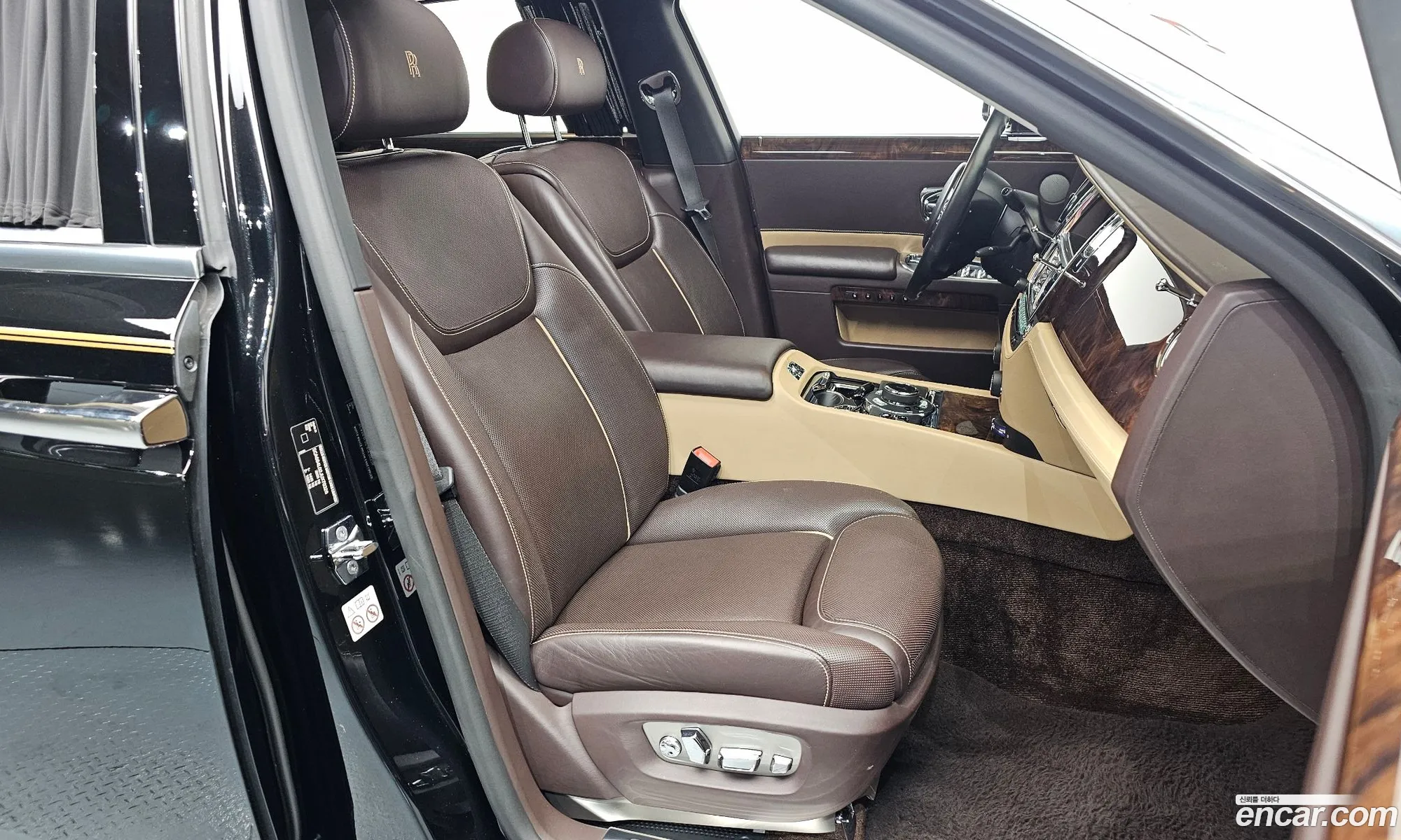 Rolls-Royce Ghost 2018 SCA664L02JUX70326 — 14