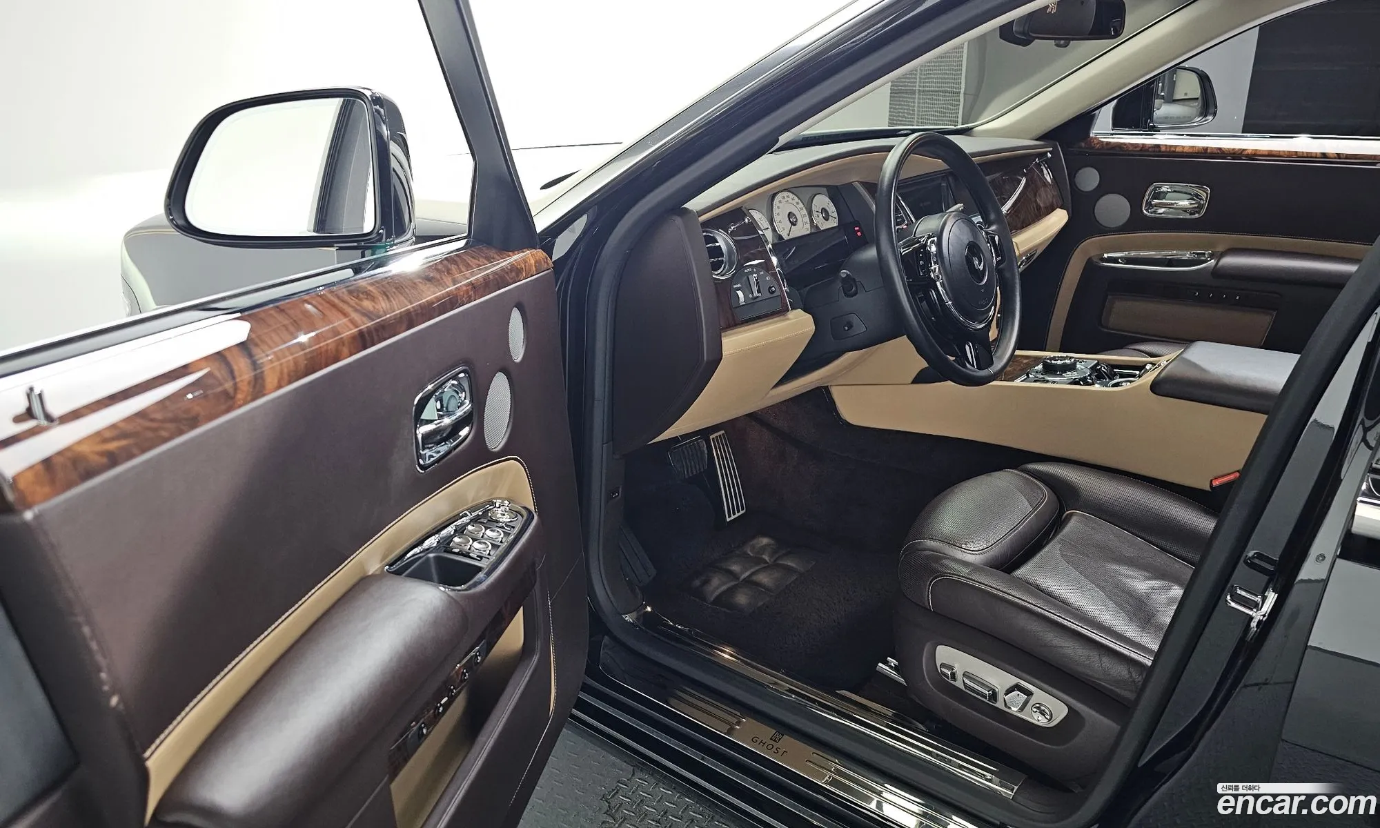 Rolls-Royce Ghost 2018 SCA664L02JUX70326 — 17
