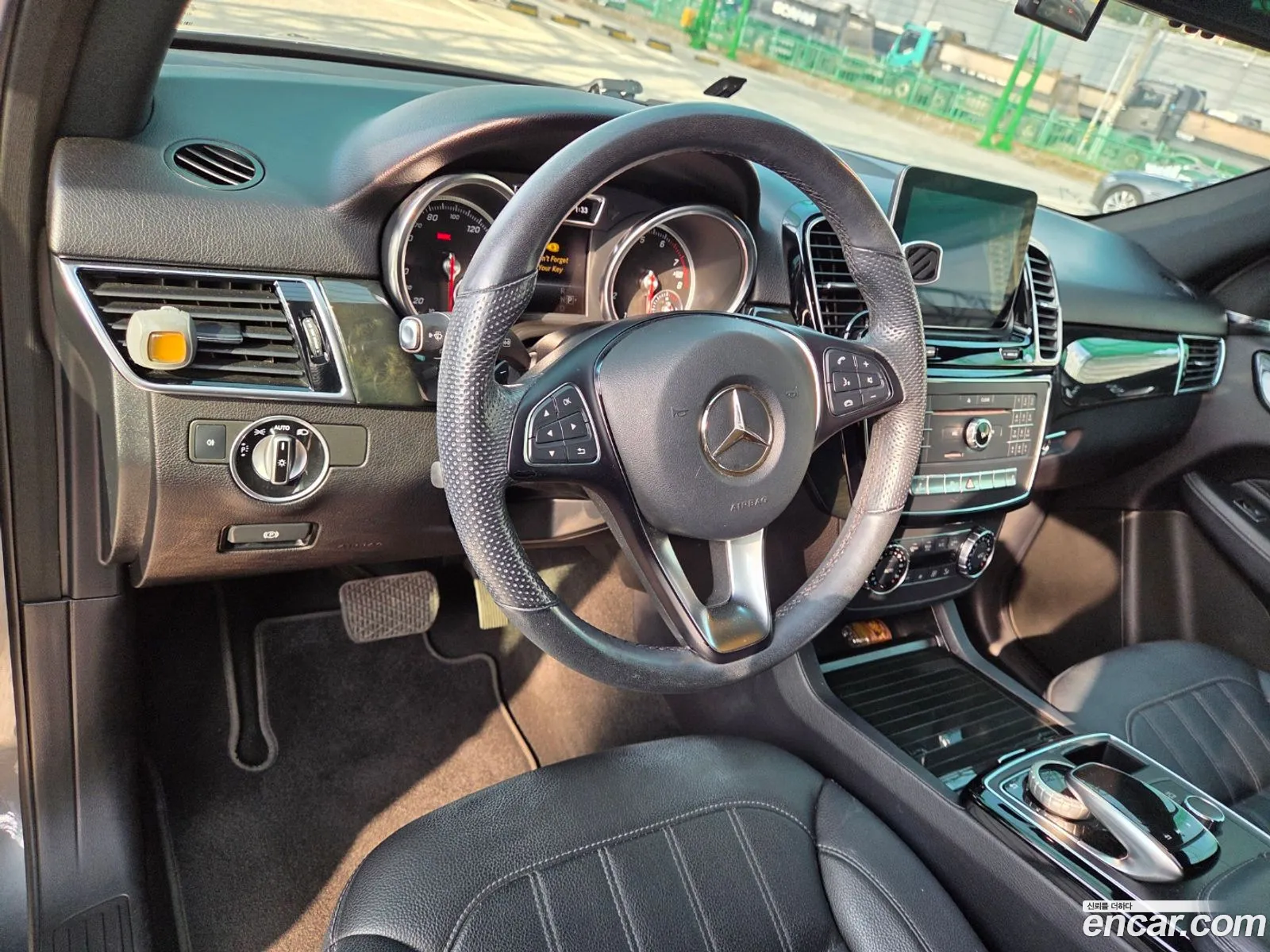 Mercedes-Benz GLE-Class W166 2017 — 11