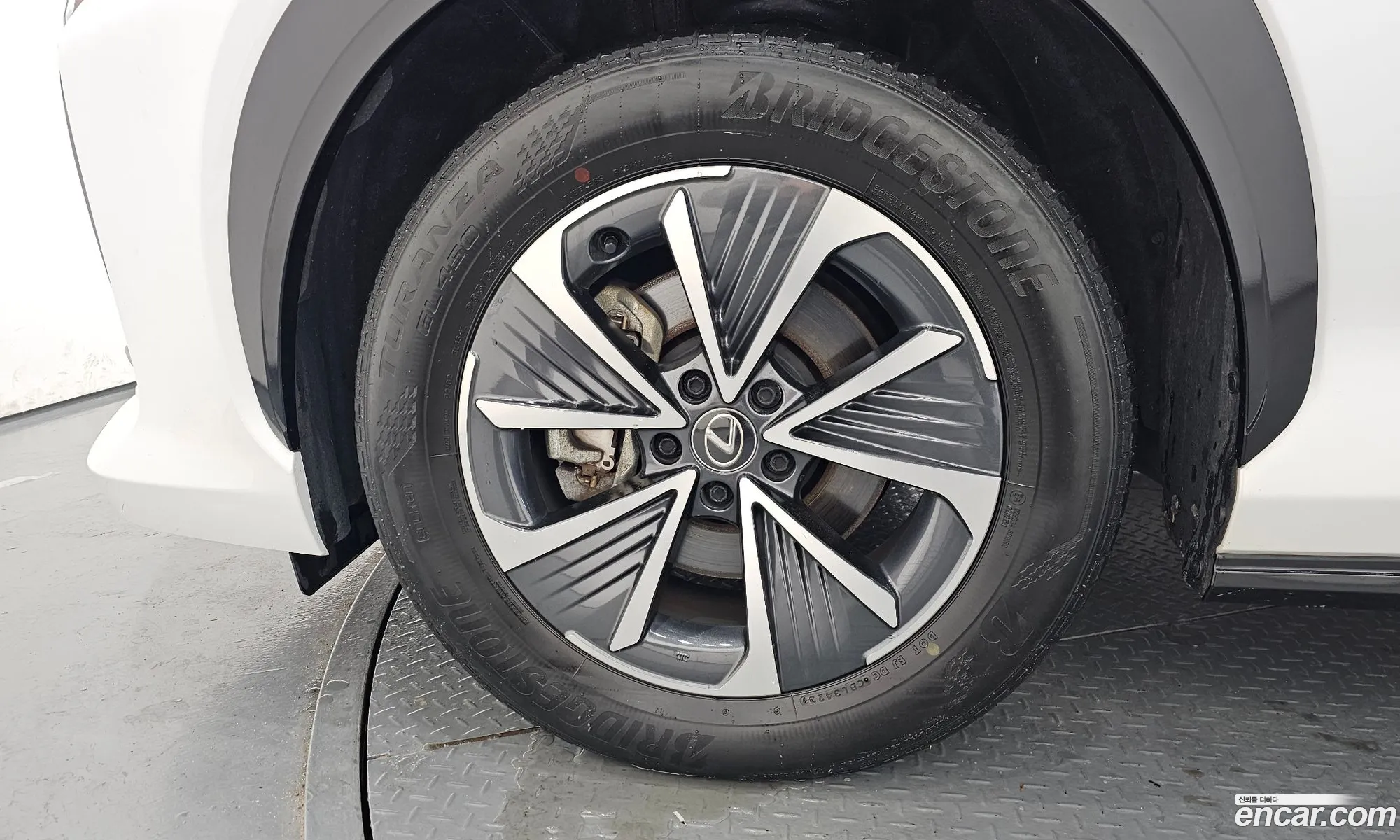 Lexus RZ450e 2023 JTJAABAB8PA015893 — 19