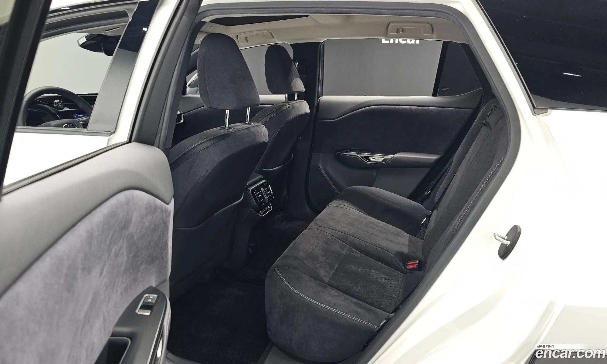 Lexus RZ450e 2023 JTJAABAB8PA015893 — 10