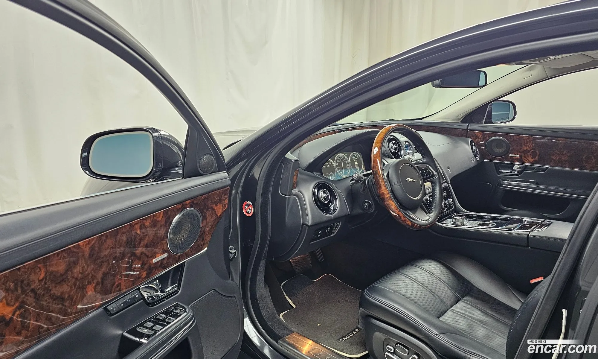 Jaguar XJ 2011 SAJAA22B7BLV11316 — 18
