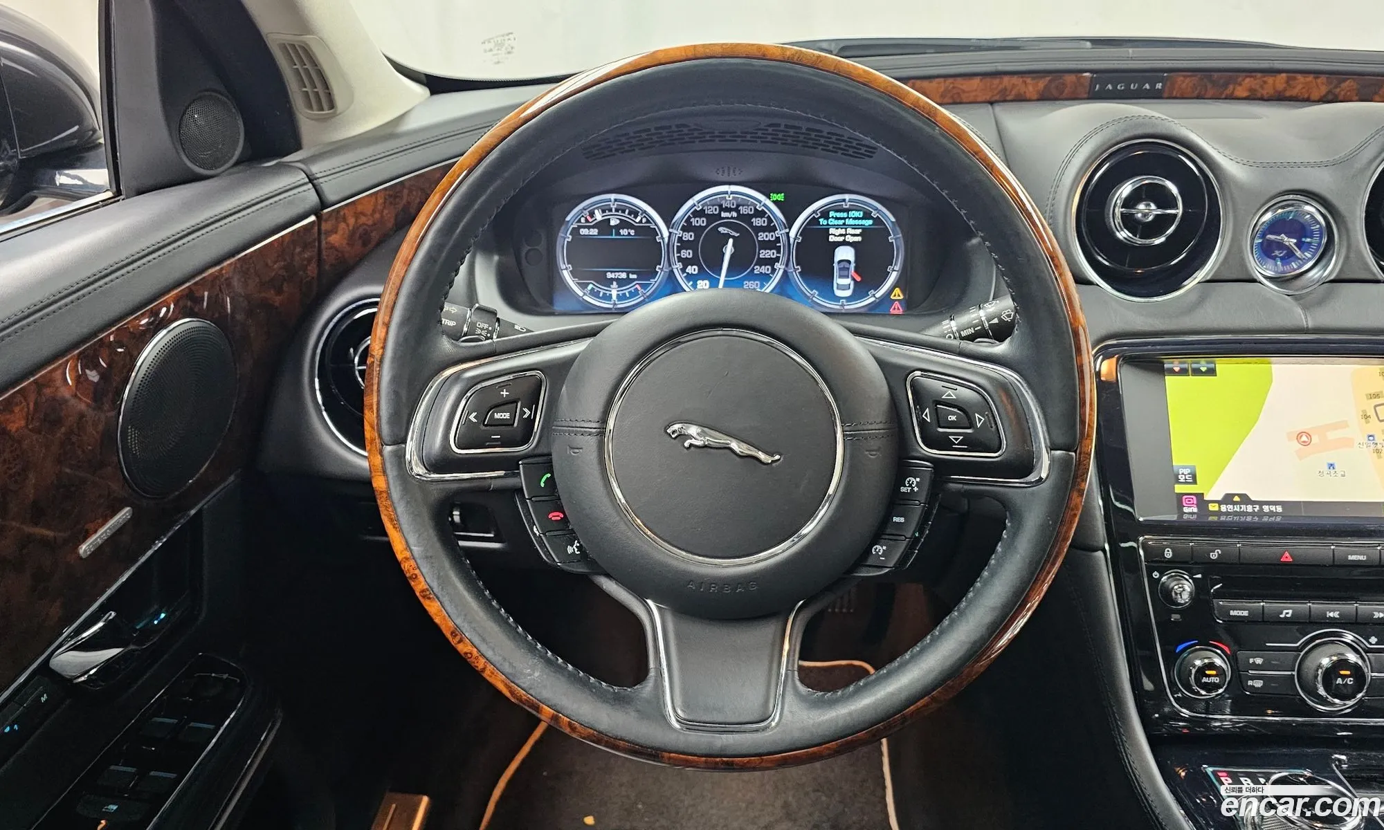 Jaguar XJ 2011 SAJAA22B7BLV11316 — 4