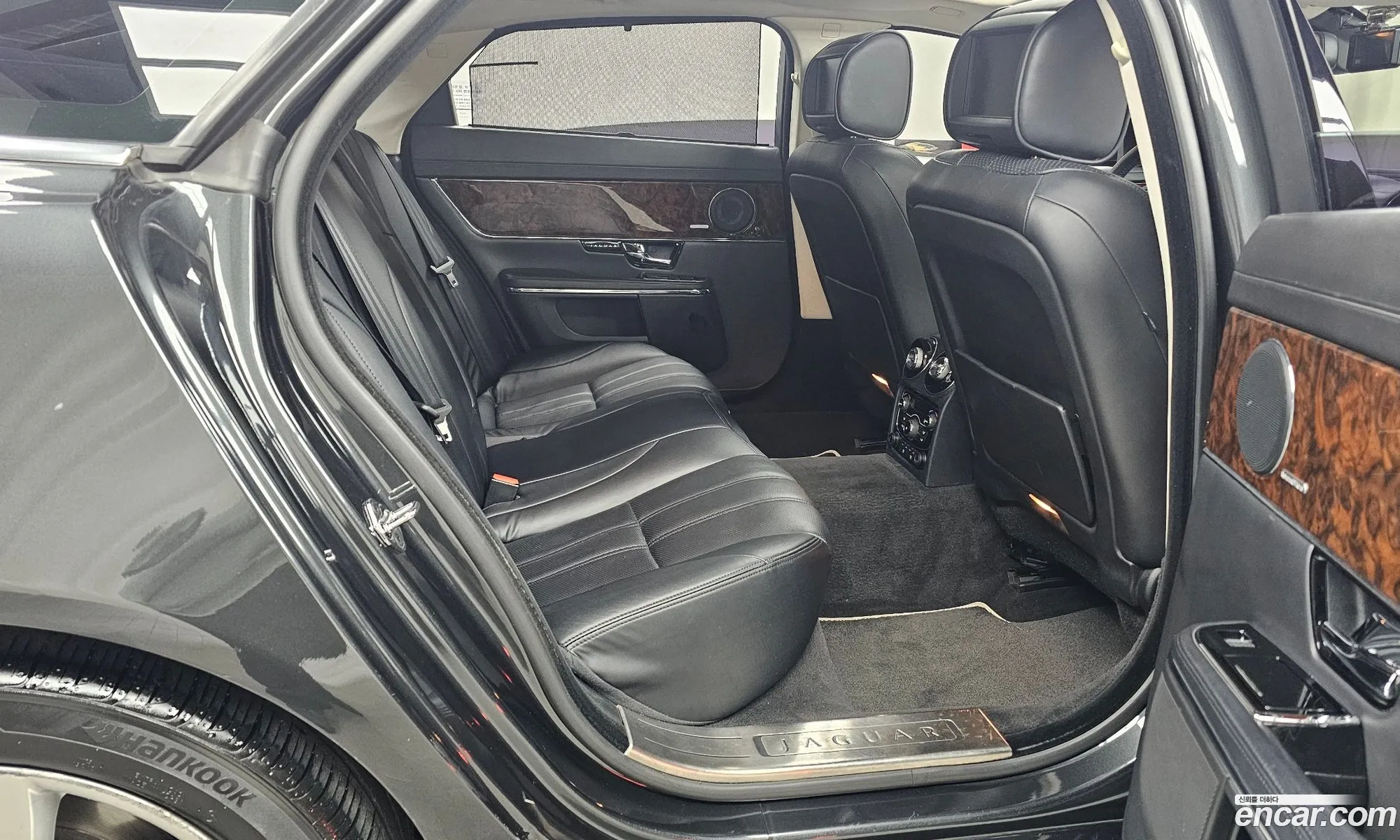 Jaguar XJ 2011 SAJAA22B7BLV11316 — 3