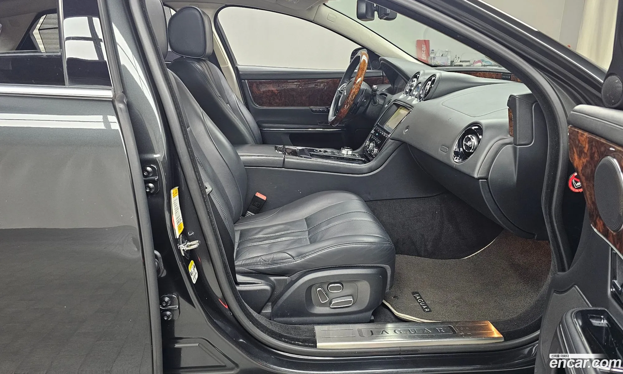 Jaguar XJ 2011 SAJAA22B7BLV11316 — 6