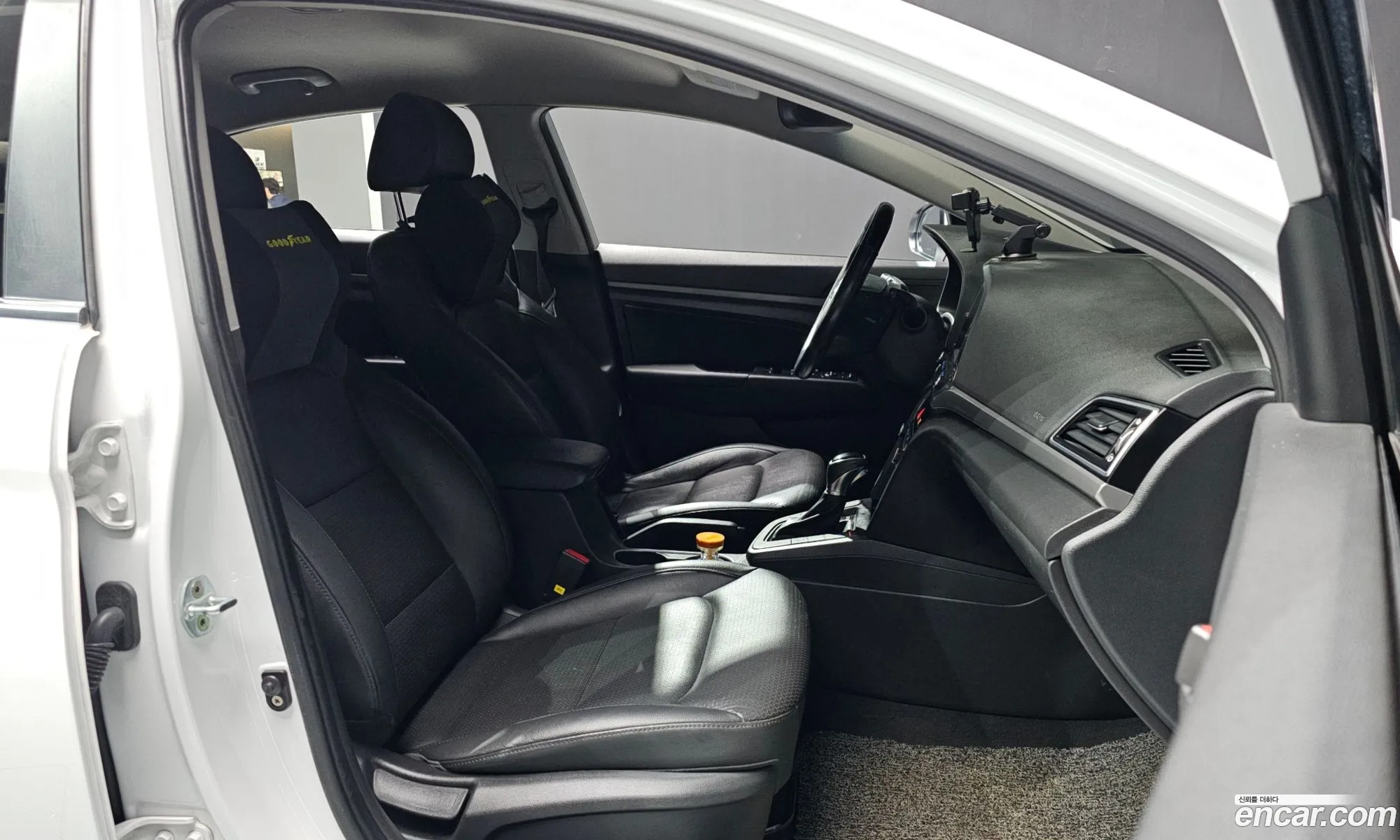 Hyundai Elantra AD 2016 — 12