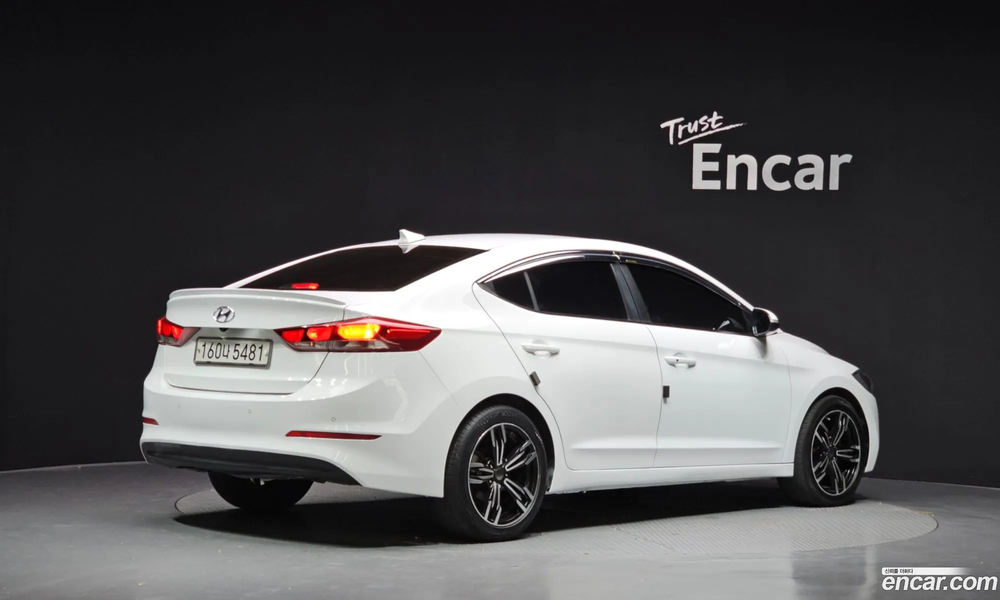 Hyundai Elantra AD 2016 — 15