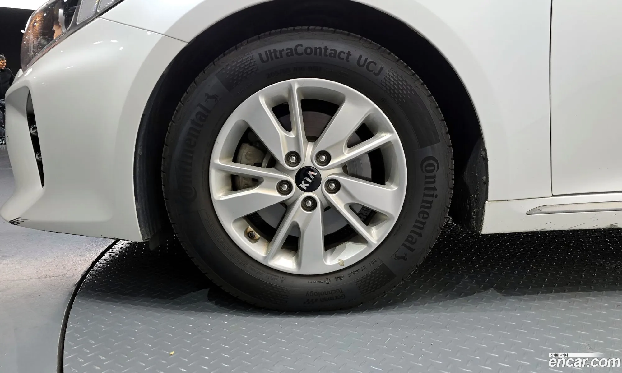Kia K5 2017 — 17