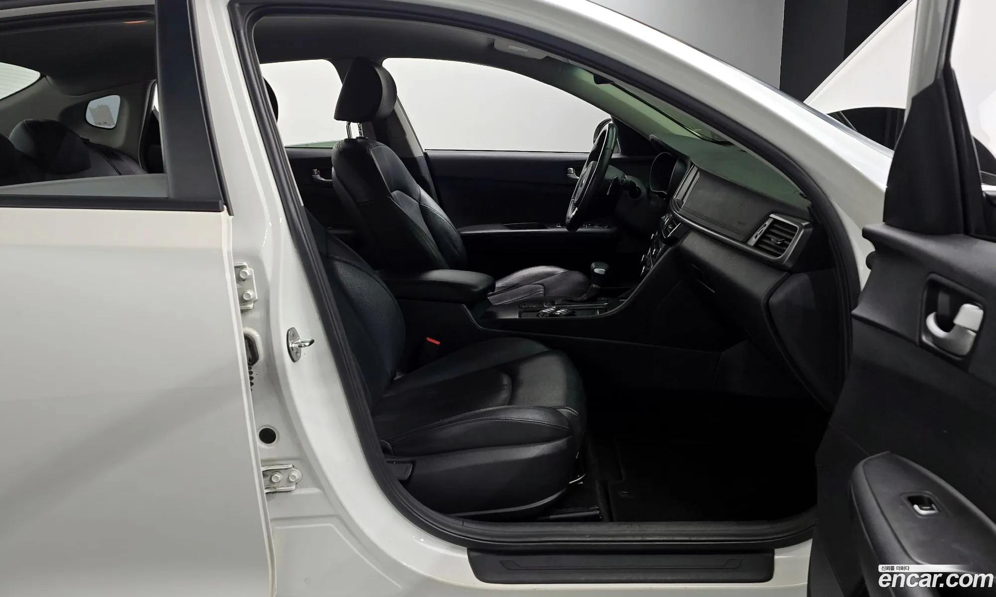Kia K5 2017 — 18