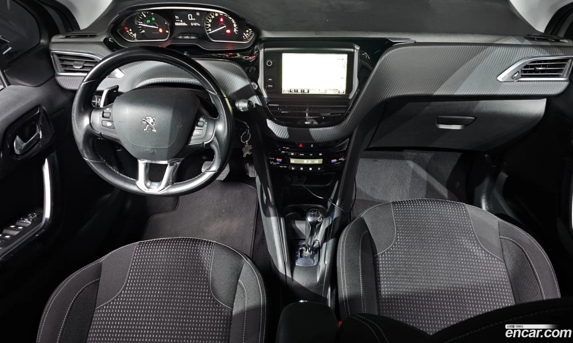 Peugeot 208 2018 VF3CCBHYMKW000293 — 19