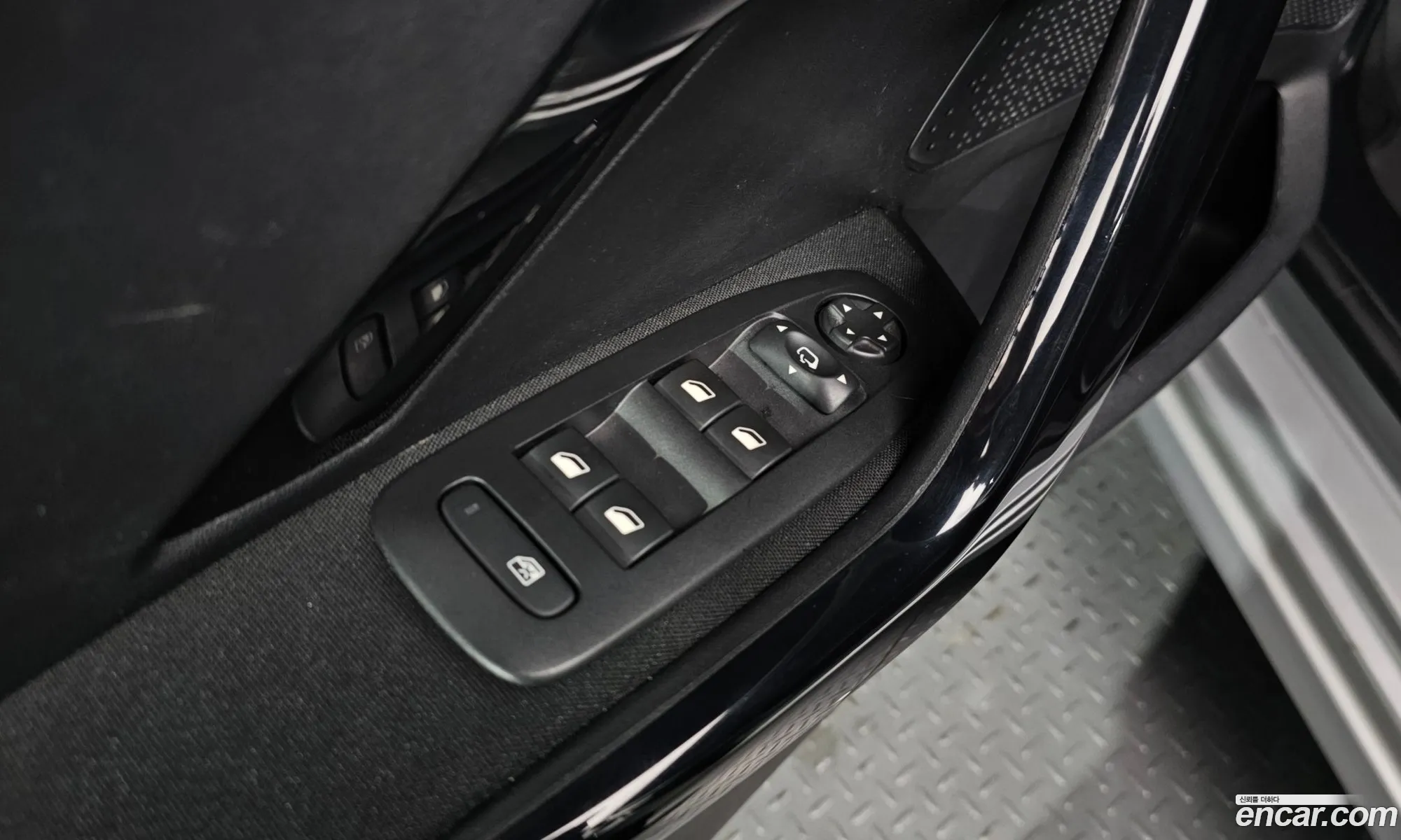 Peugeot 208 2018 VF3CCBHYMKW000293 — 18