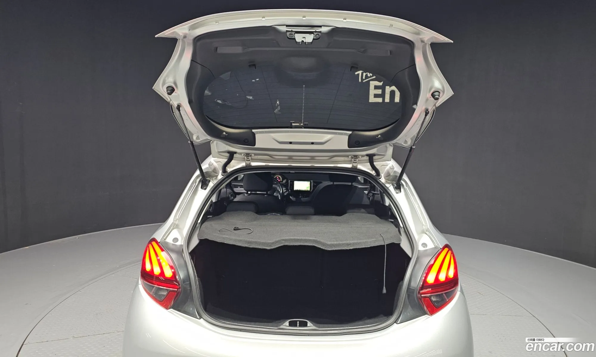 Peugeot 208 2018 VF3CCBHYMKW000293 — 11