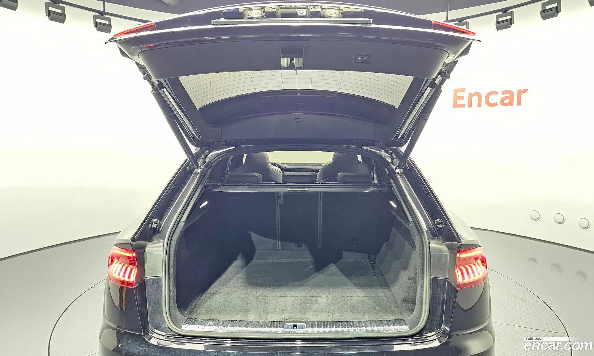 Audi Q8 2021 WAUZZZF17MD003314 — 3