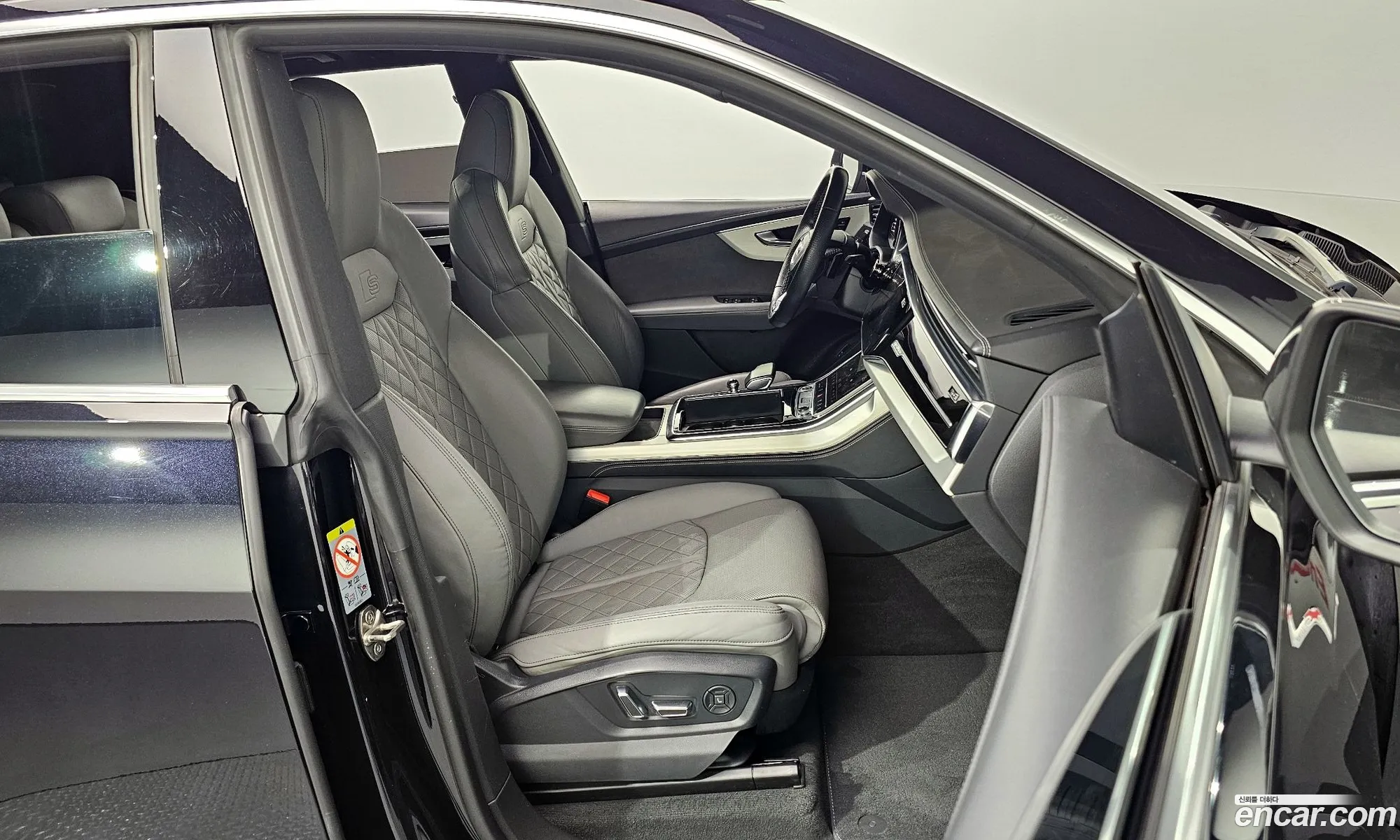 Audi Q8 2021 WAUZZZF17MD003314 — 12