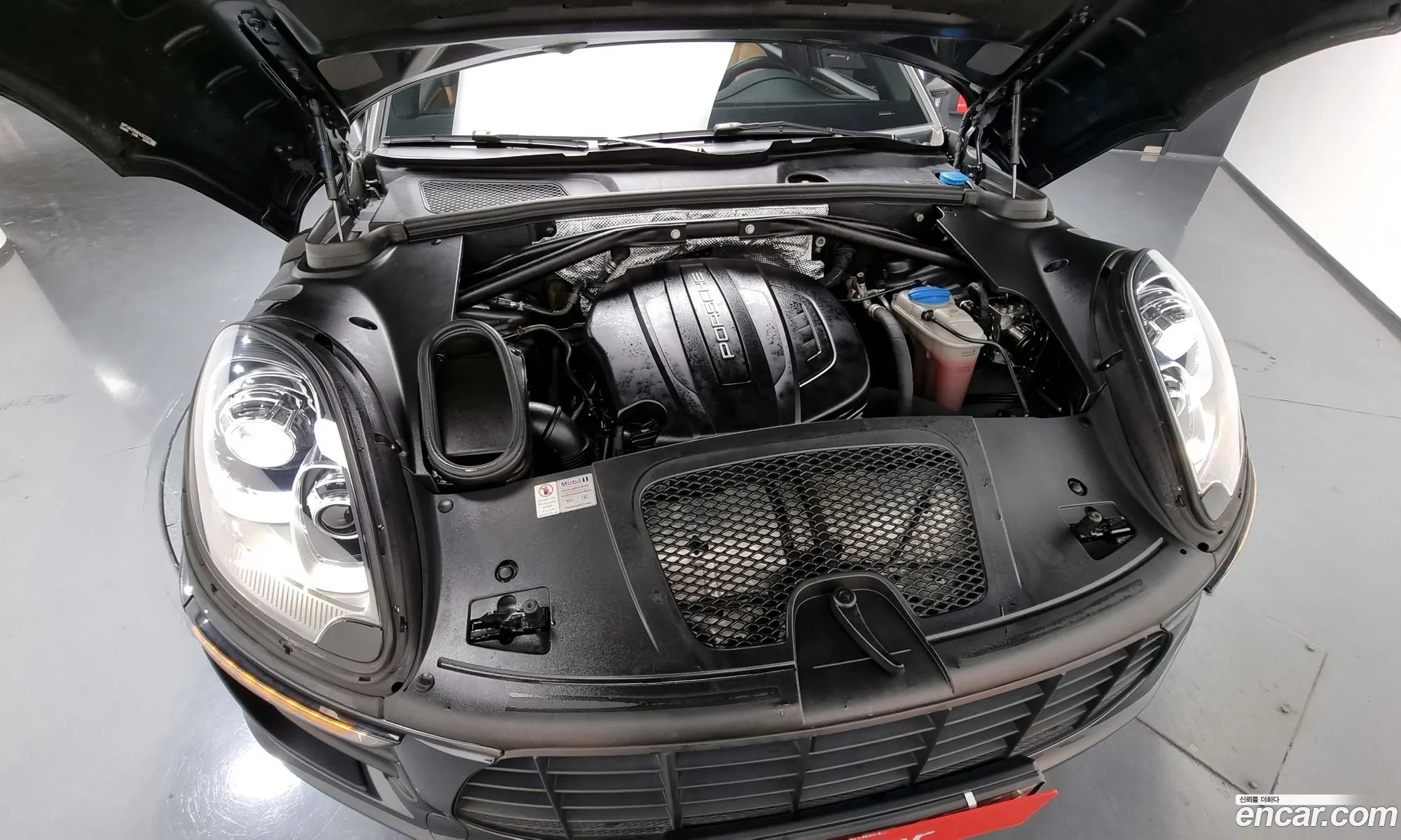 Porsche Macan 2017 WP1AA2956HLB23323 — 17