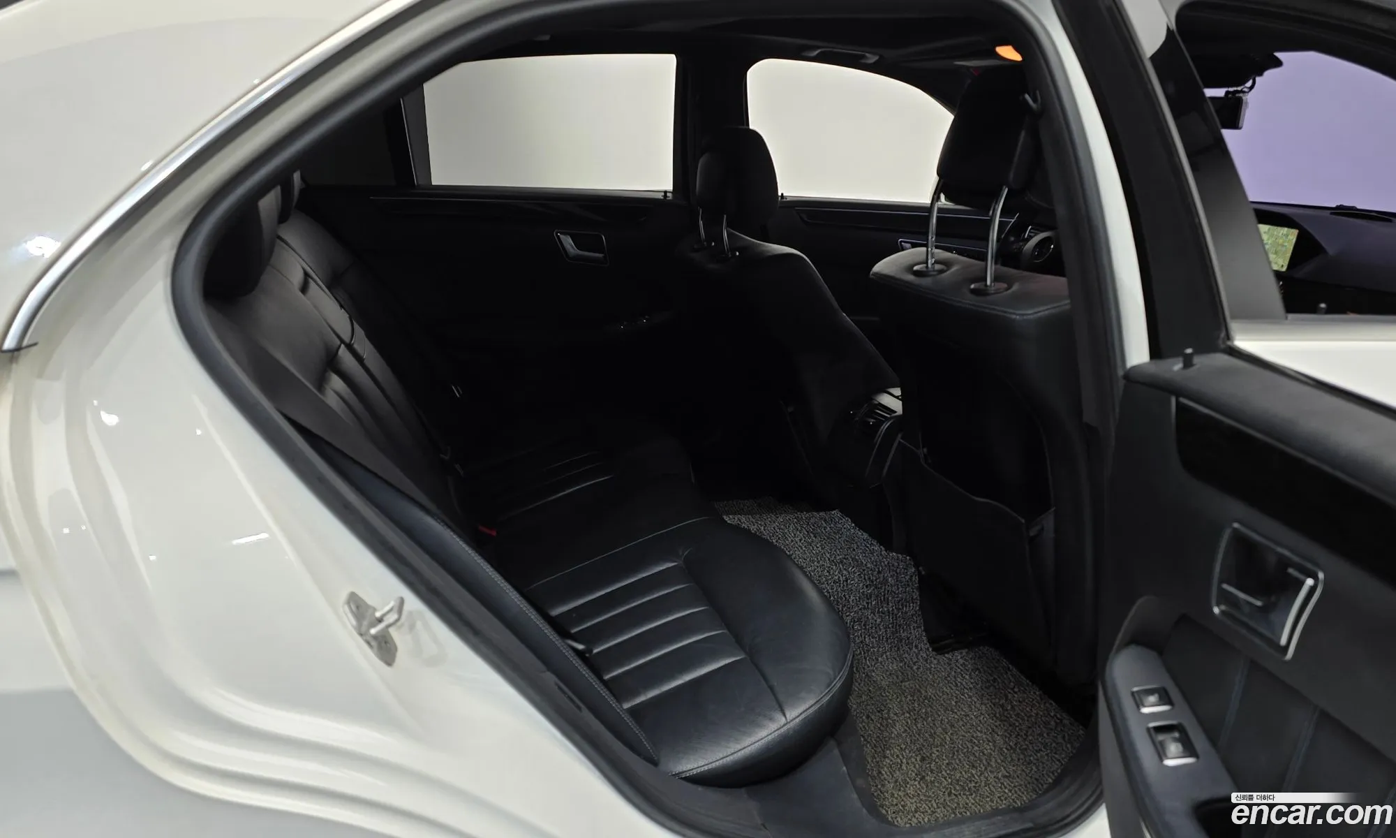 Mercedes-Benz E-Class W212 2013 WDDHF8CBXEA805640 — 8