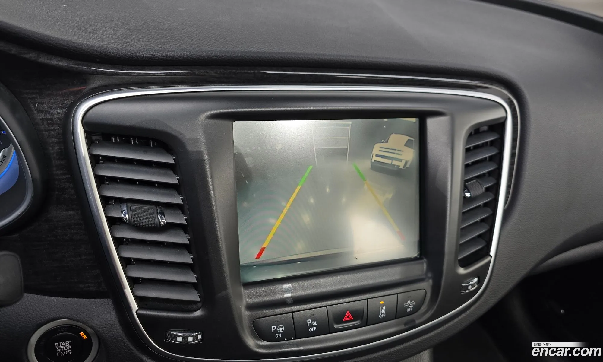 Chrysler 200 2015 1C3CCCCB3FN617637 — 4