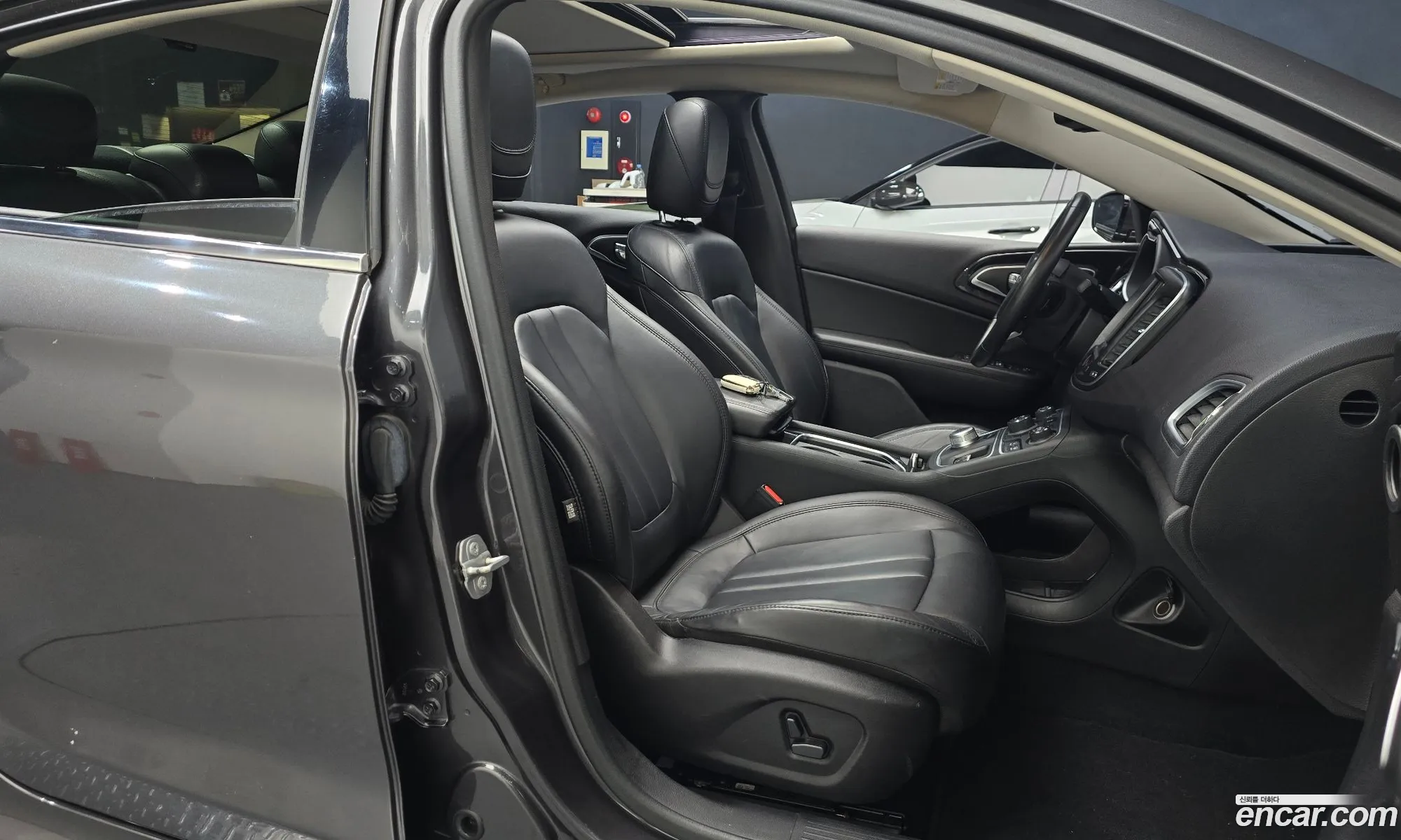Chrysler 200 2015 1C3CCCCB3FN617637 — 19