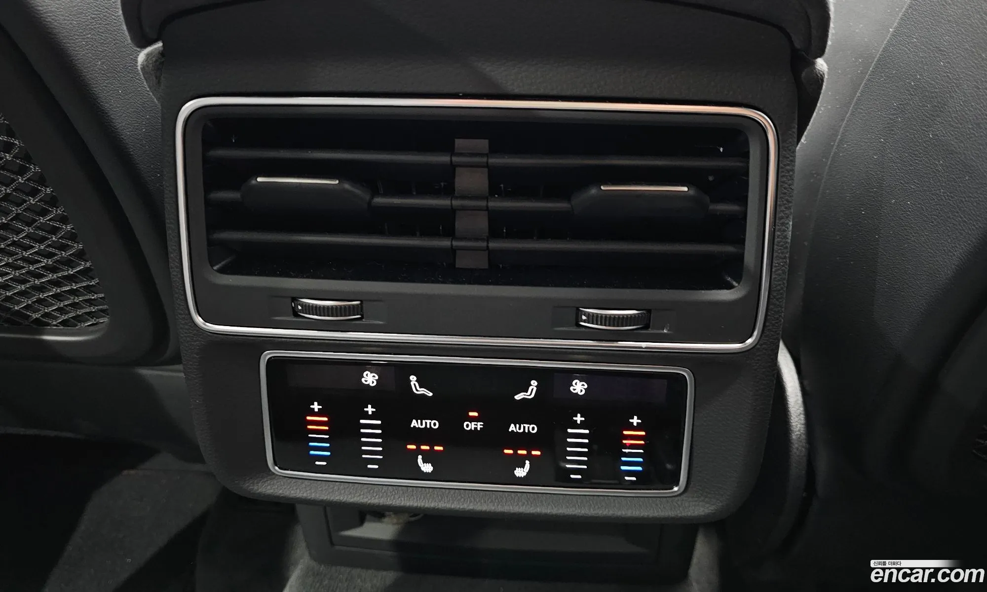 Audi RSQ8 2025 WUAZZZF13SD018380 — 3