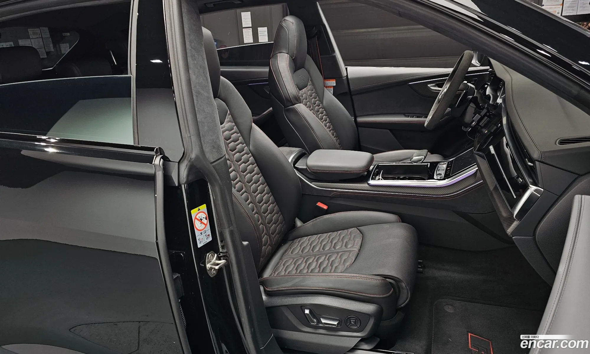 Audi RSQ8 2025 WUAZZZF13SD018380 — 9