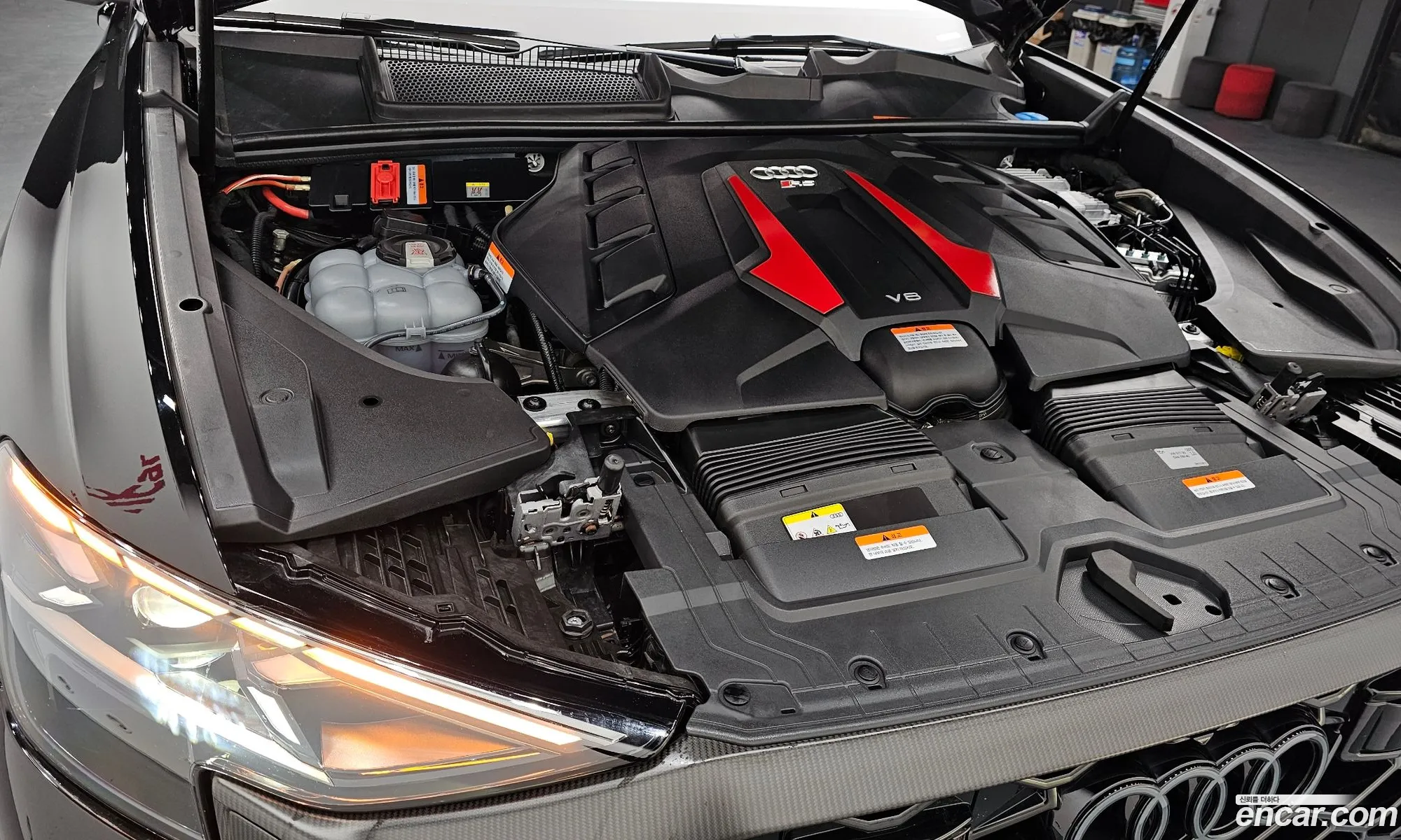 Audi RSQ8 2025 WUAZZZF13SD018380 — 8