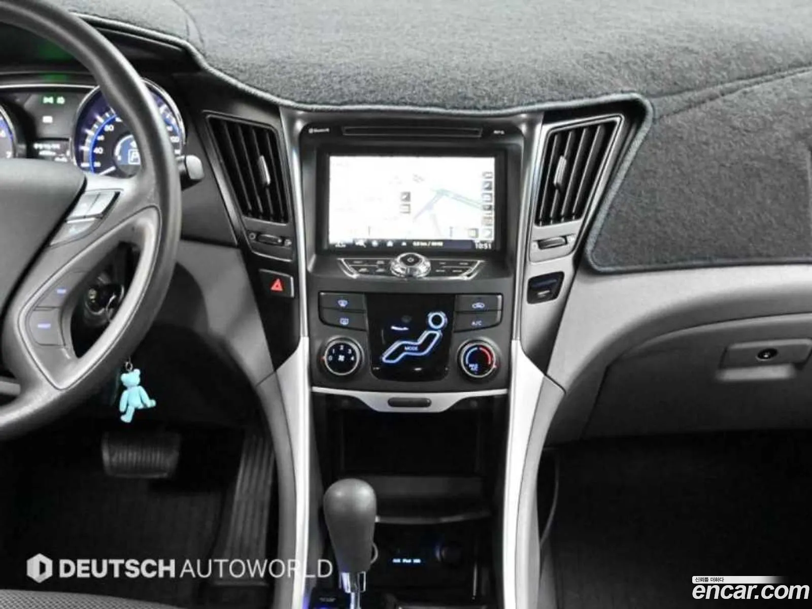 Hyundai YF Sonata 2009 — 10