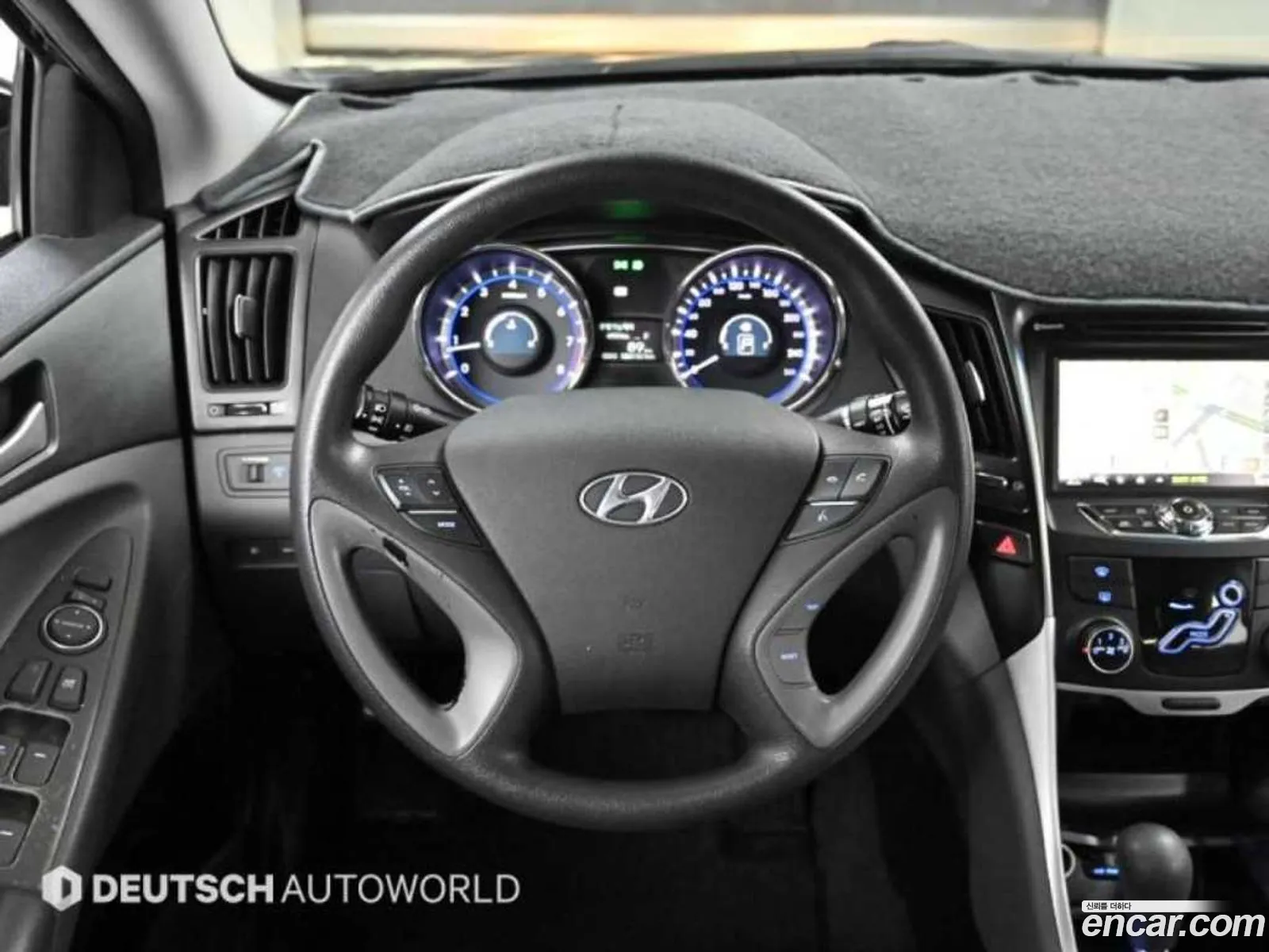 Hyundai YF Sonata 2009 — 18