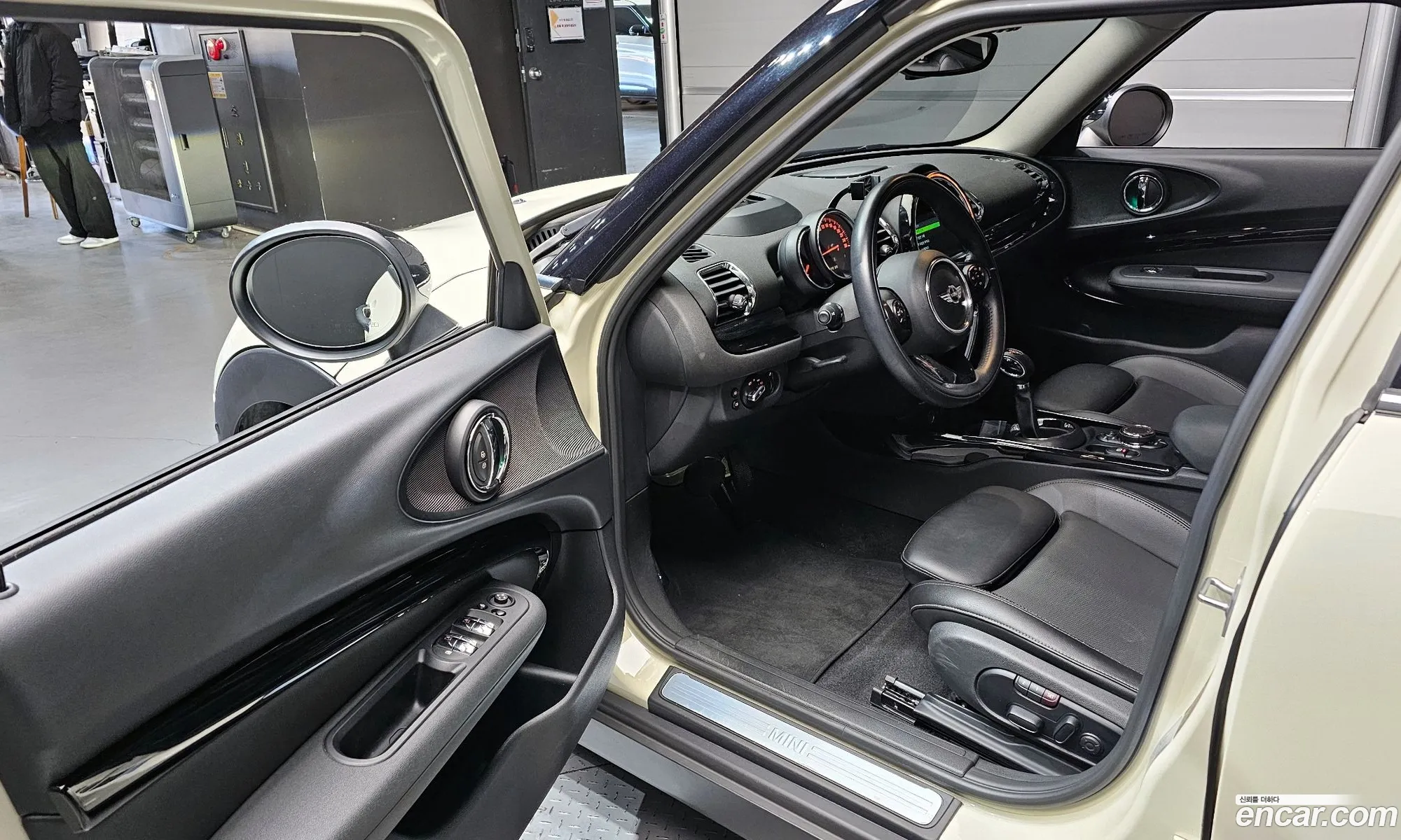 Mini Cooper Clubman 2018 WMWLN5105J2H03335 — 9