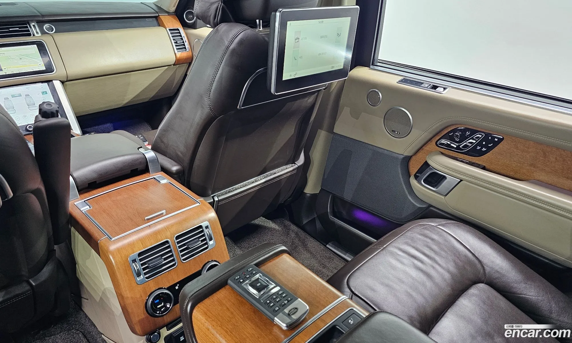 Land Rover Range Rover 2018 SALGA3BJ2JA510714 — 3