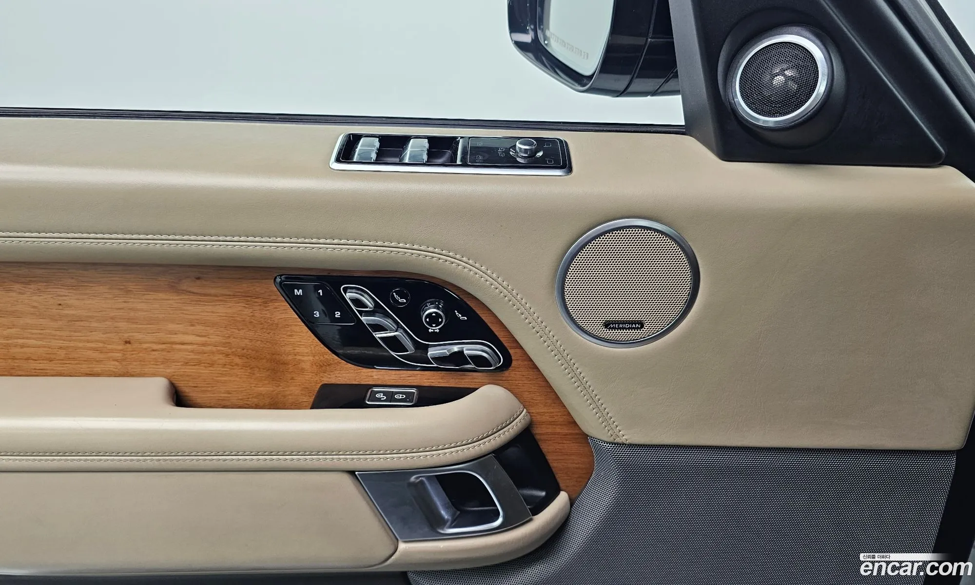 Land Rover Range Rover 2018 SALGA3BJ2JA510714 — 17